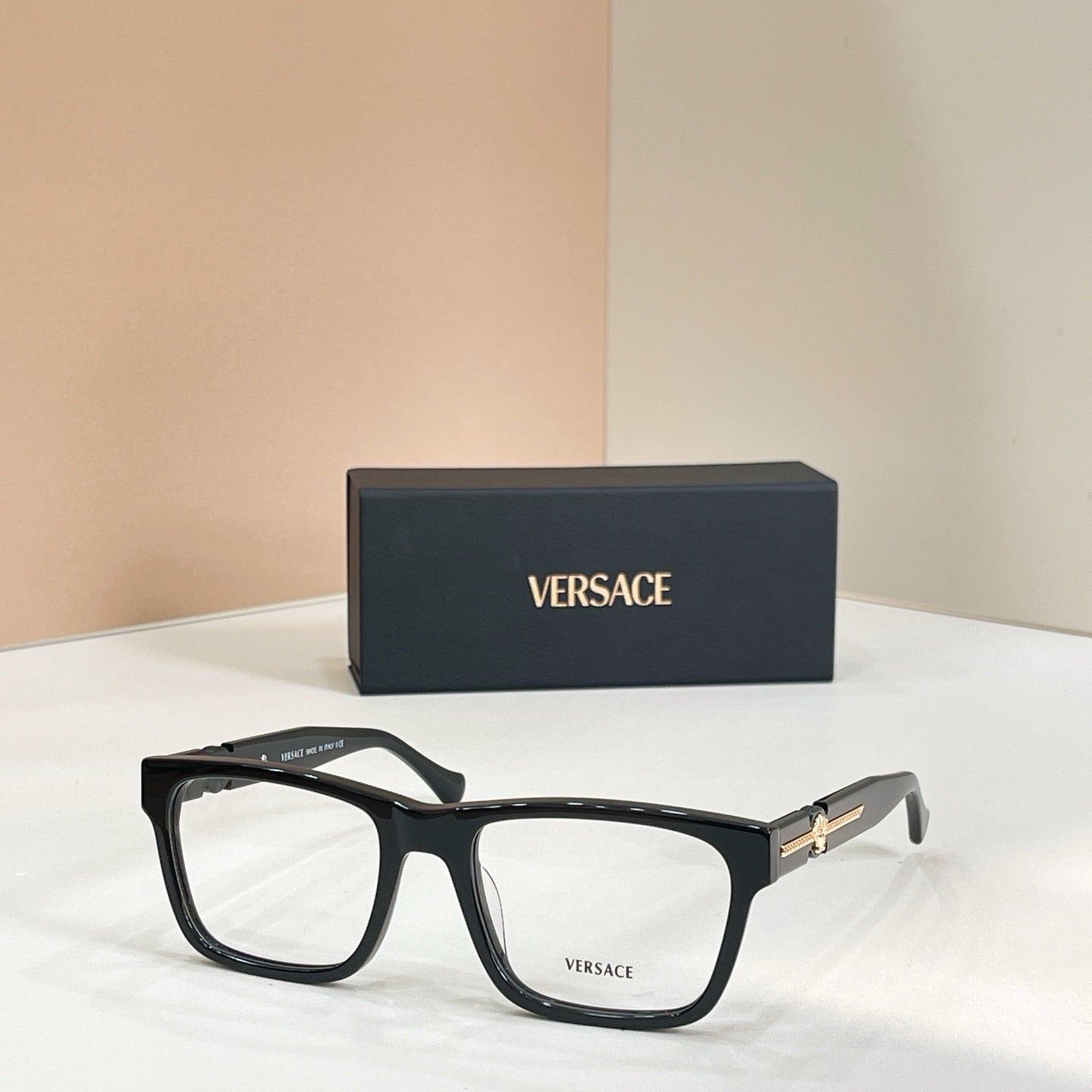Mehrfarbige Sonnenbrille