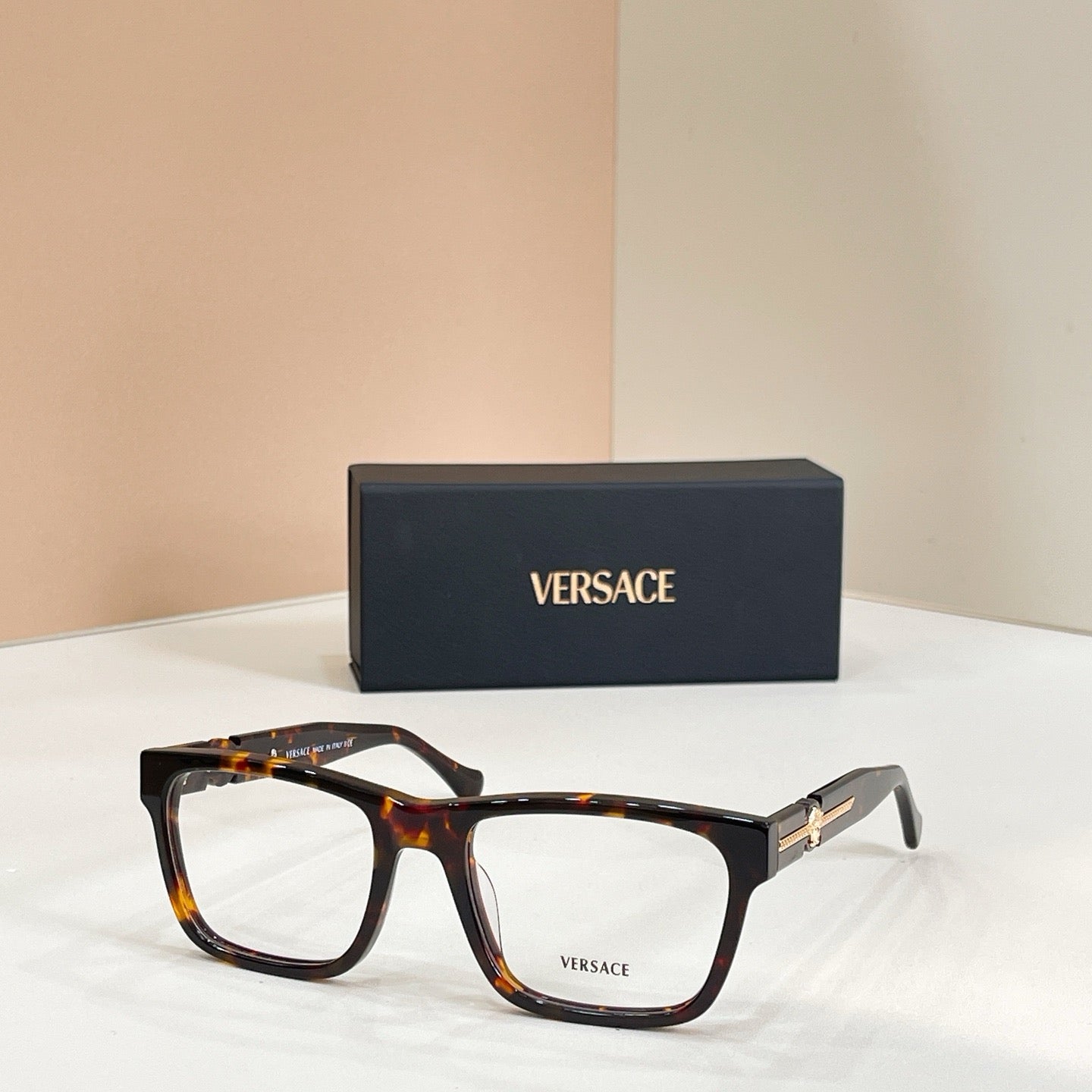 Mehrfarbige Sonnenbrille