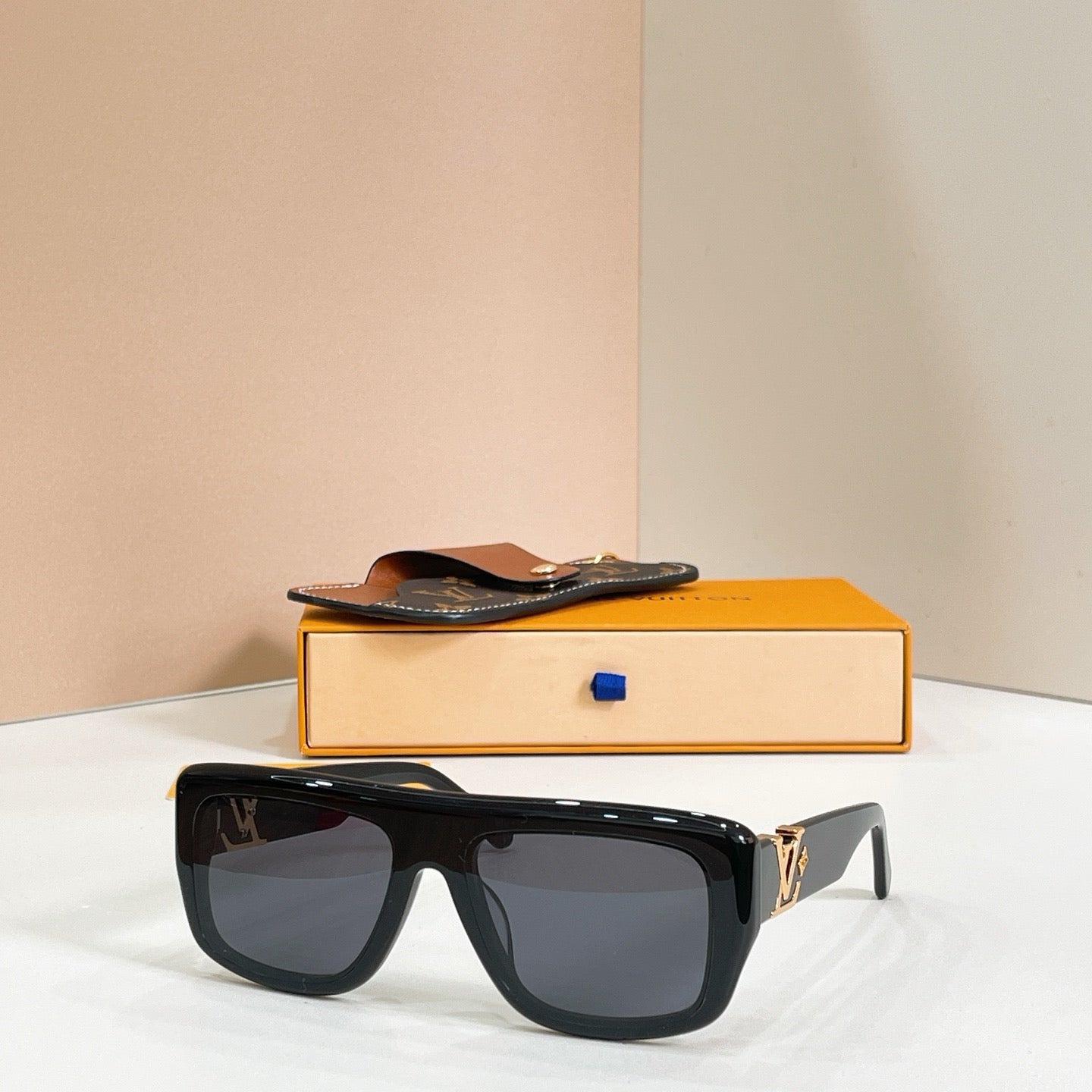 Mehrfarbige Sonnenbrille