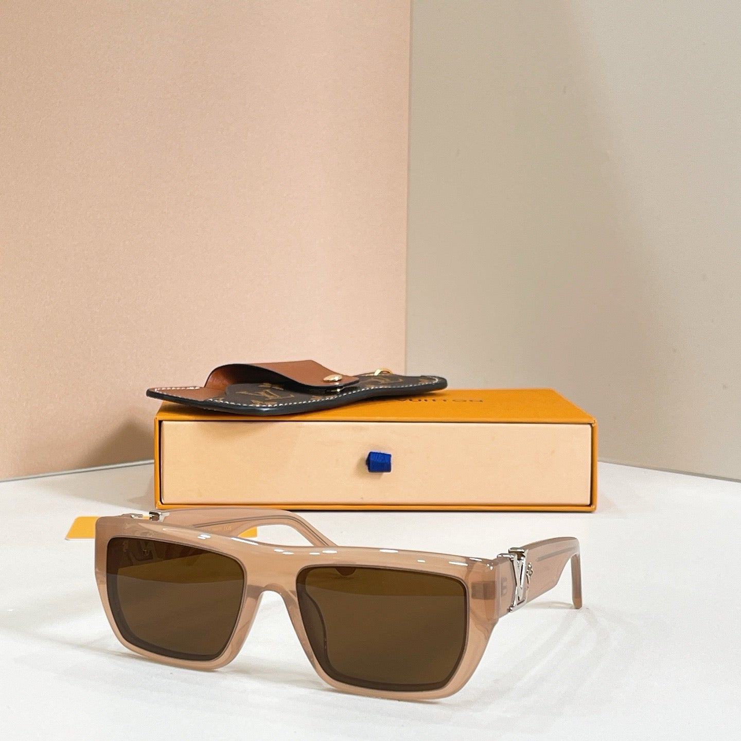 Mehrfarbige Sonnenbrille