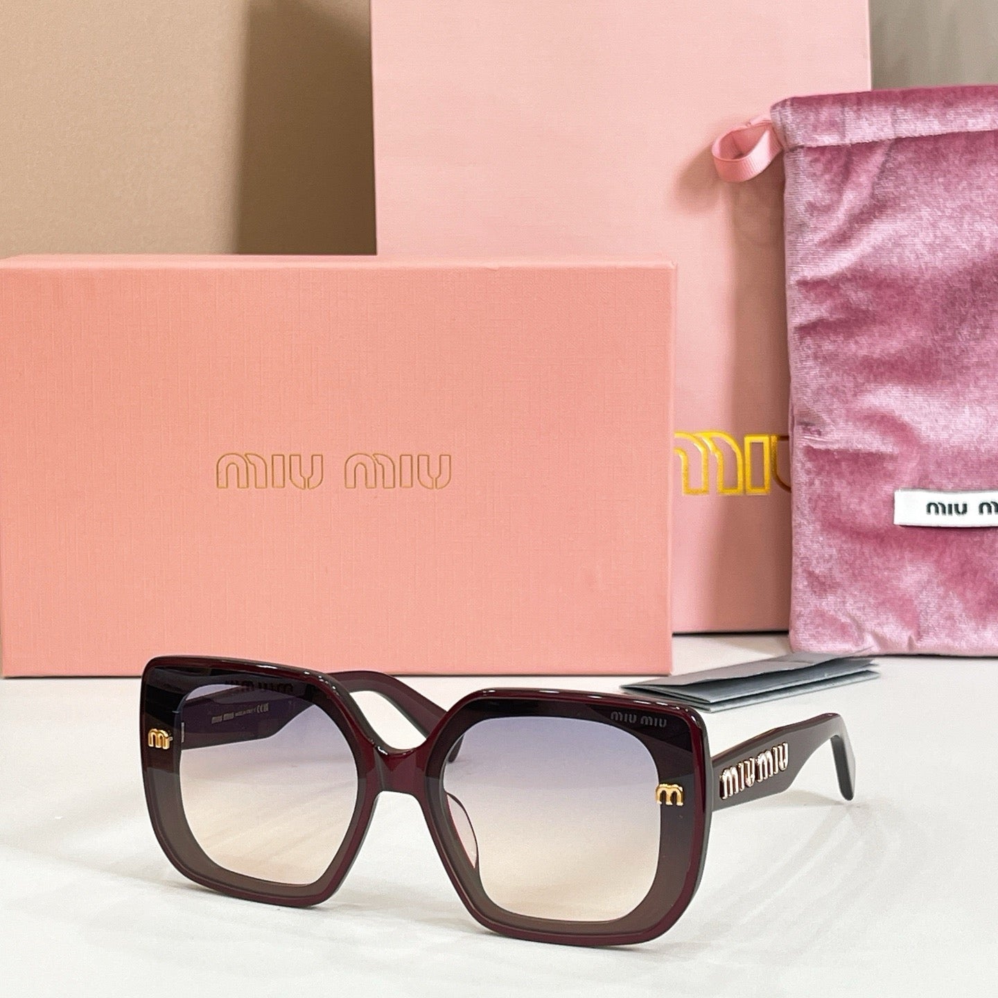 Mehrfarbige Sonnenbrille