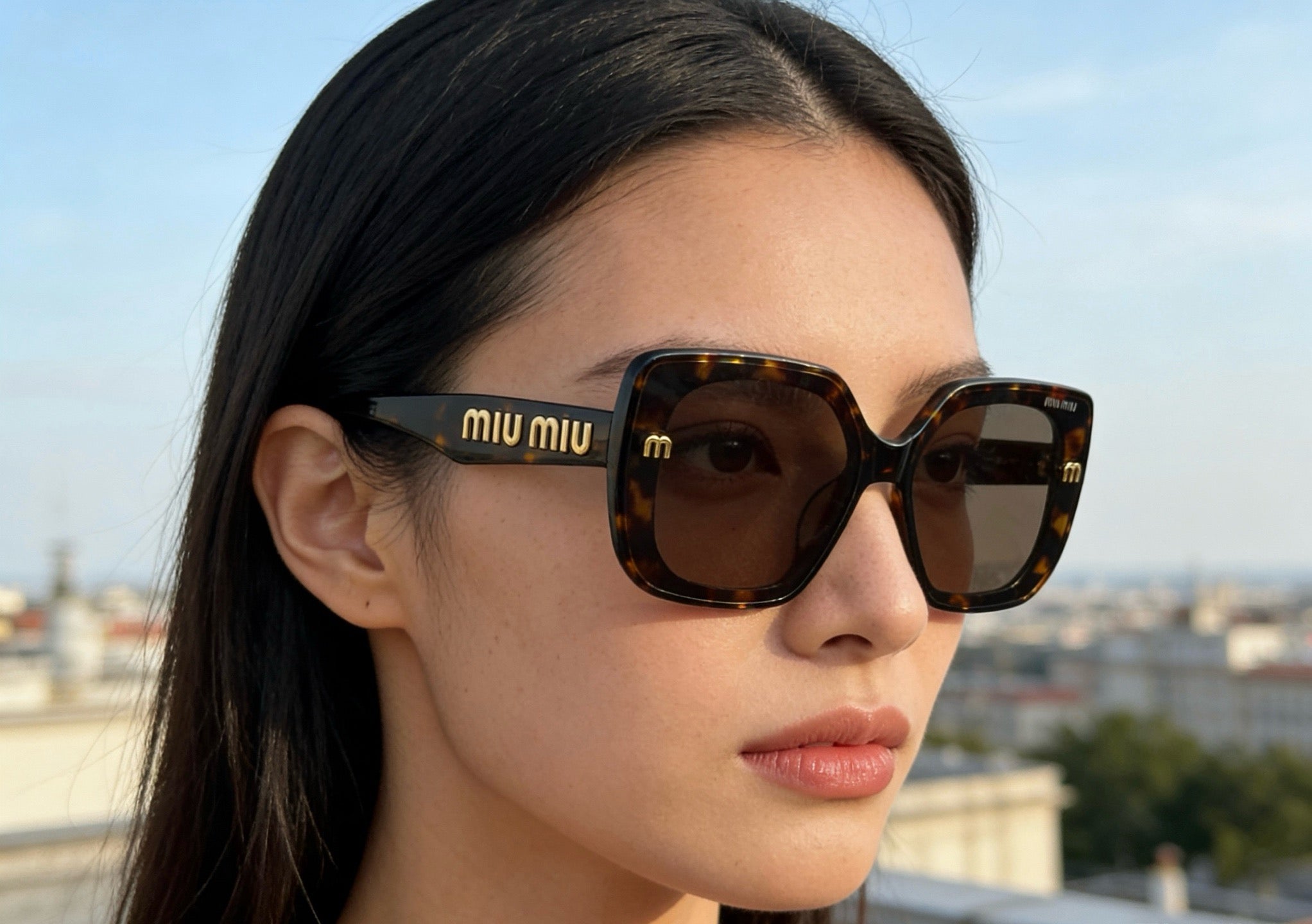 Mehrfarbige Sonnenbrille