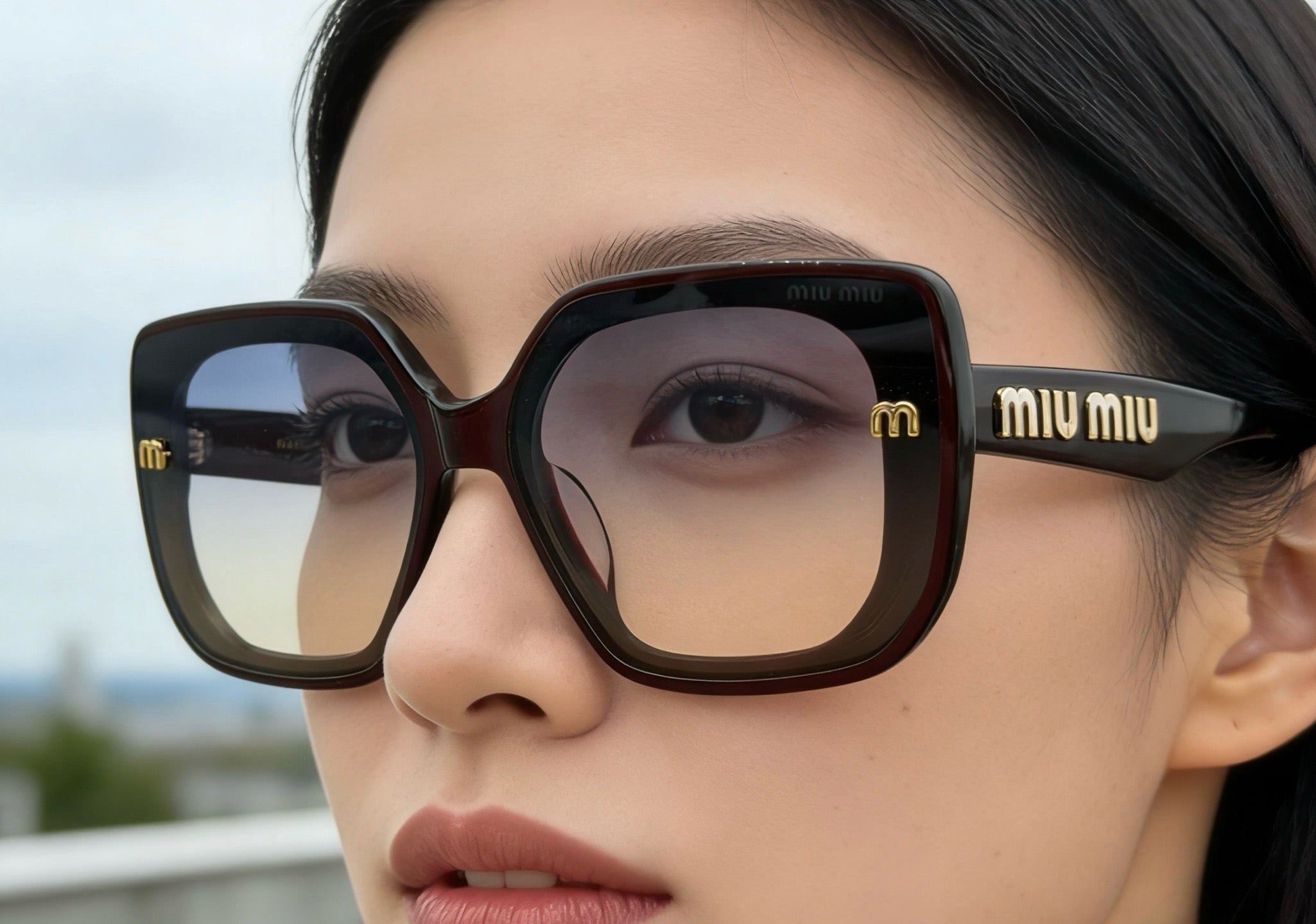 Mehrfarbige Sonnenbrille