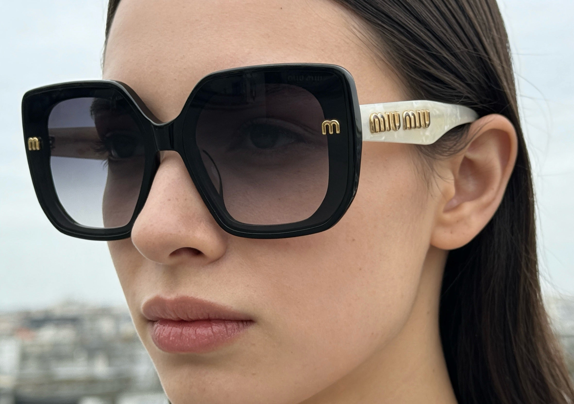 Mehrfarbige Sonnenbrille