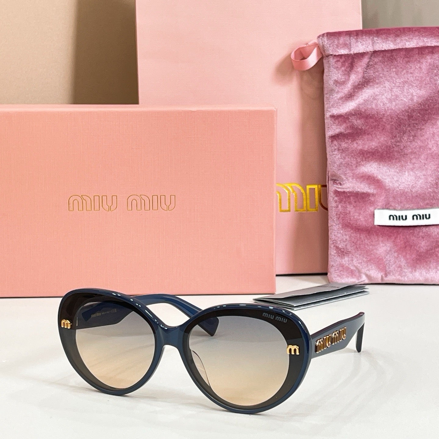 Mehrfarbige Sonnenbrille