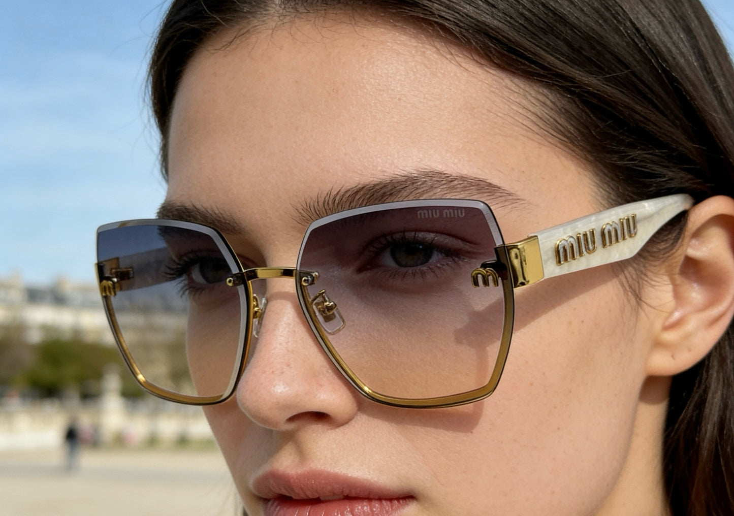 Mehrfarbige Sonnenbrille