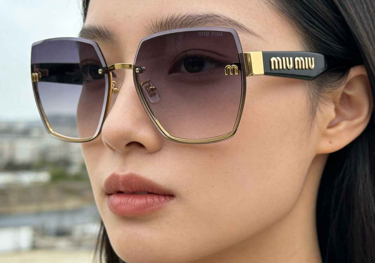 Mehrfarbige Sonnenbrille