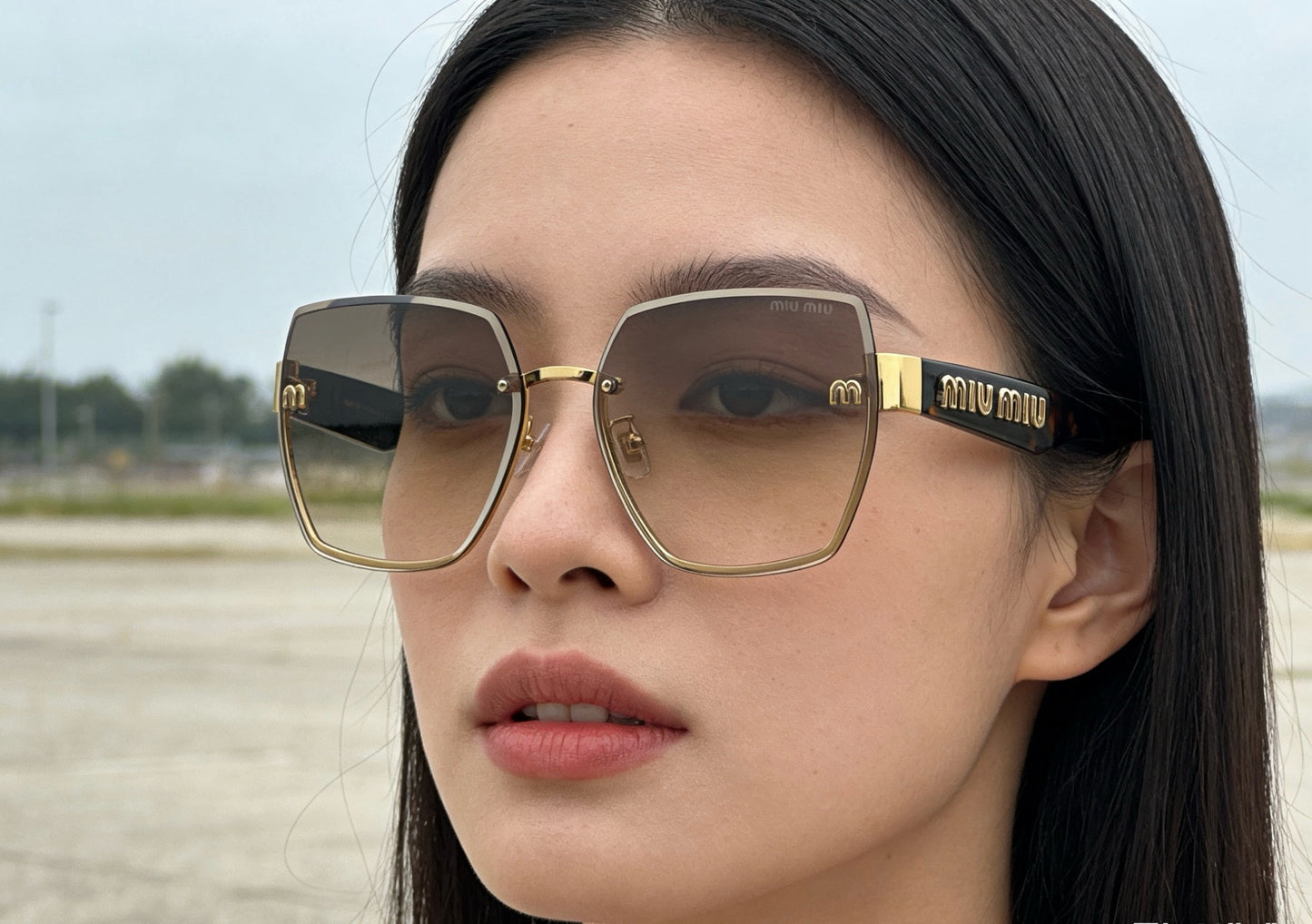 Mehrfarbige Sonnenbrille