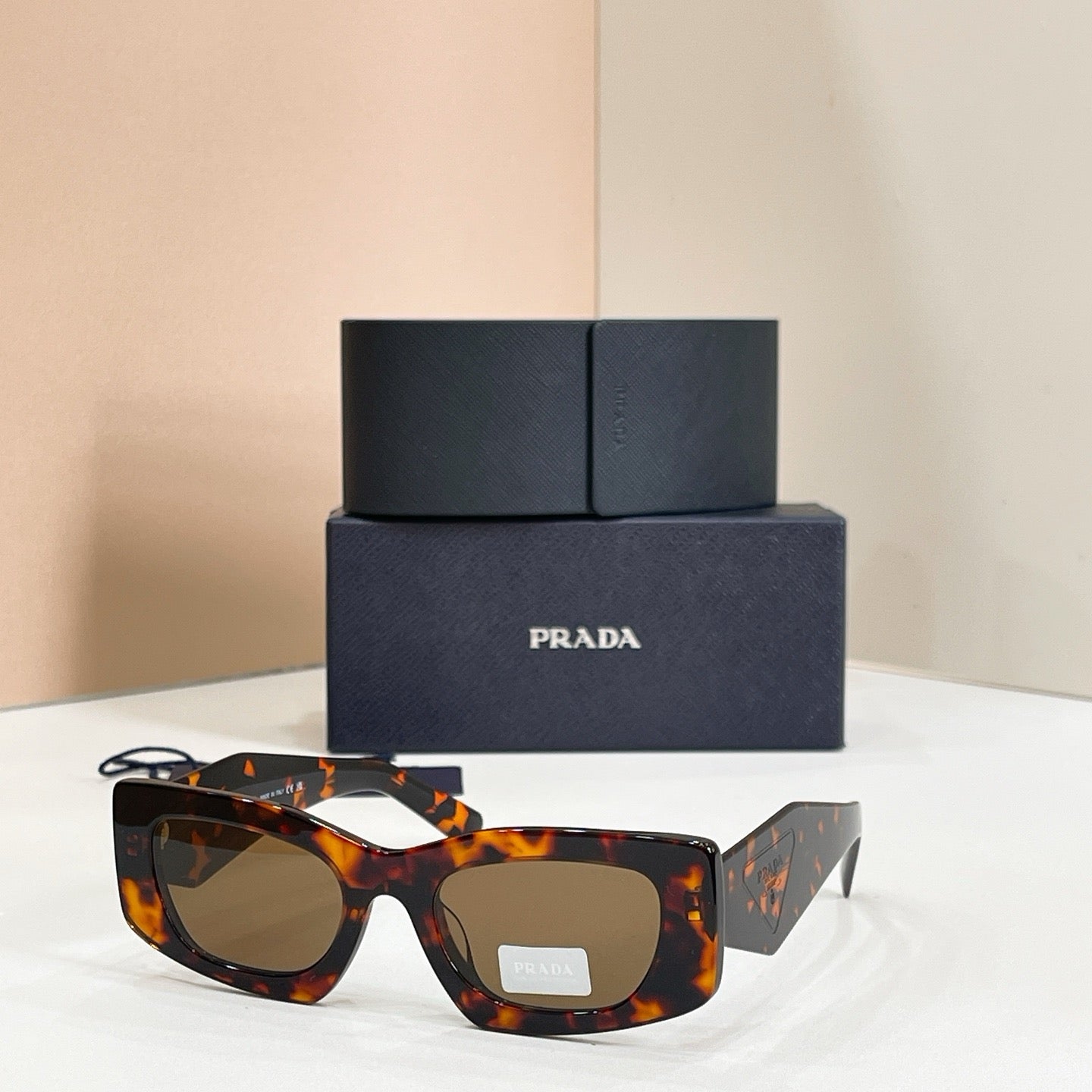 Mehrfarbige Sonnenbrille