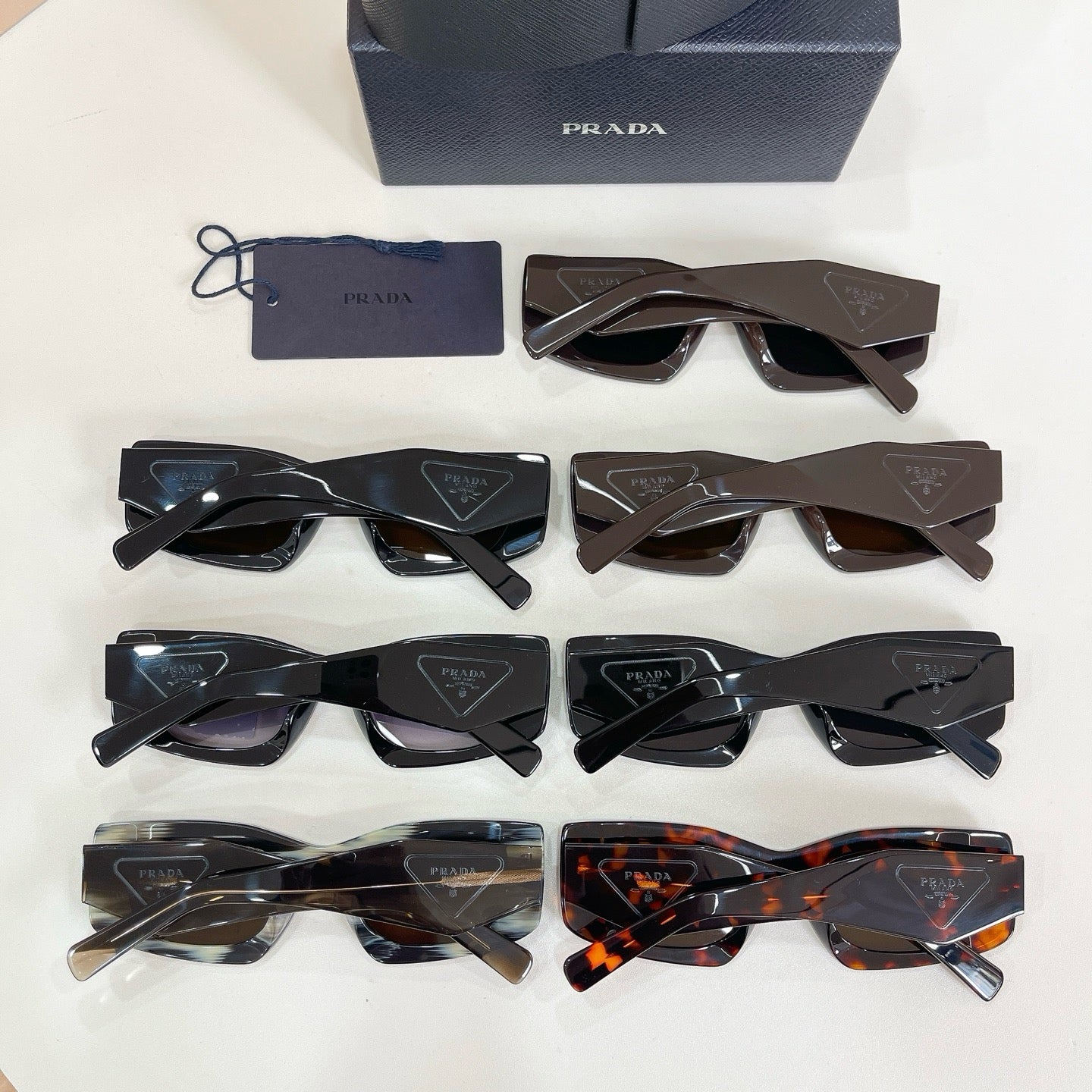 Mehrfarbige Sonnenbrille