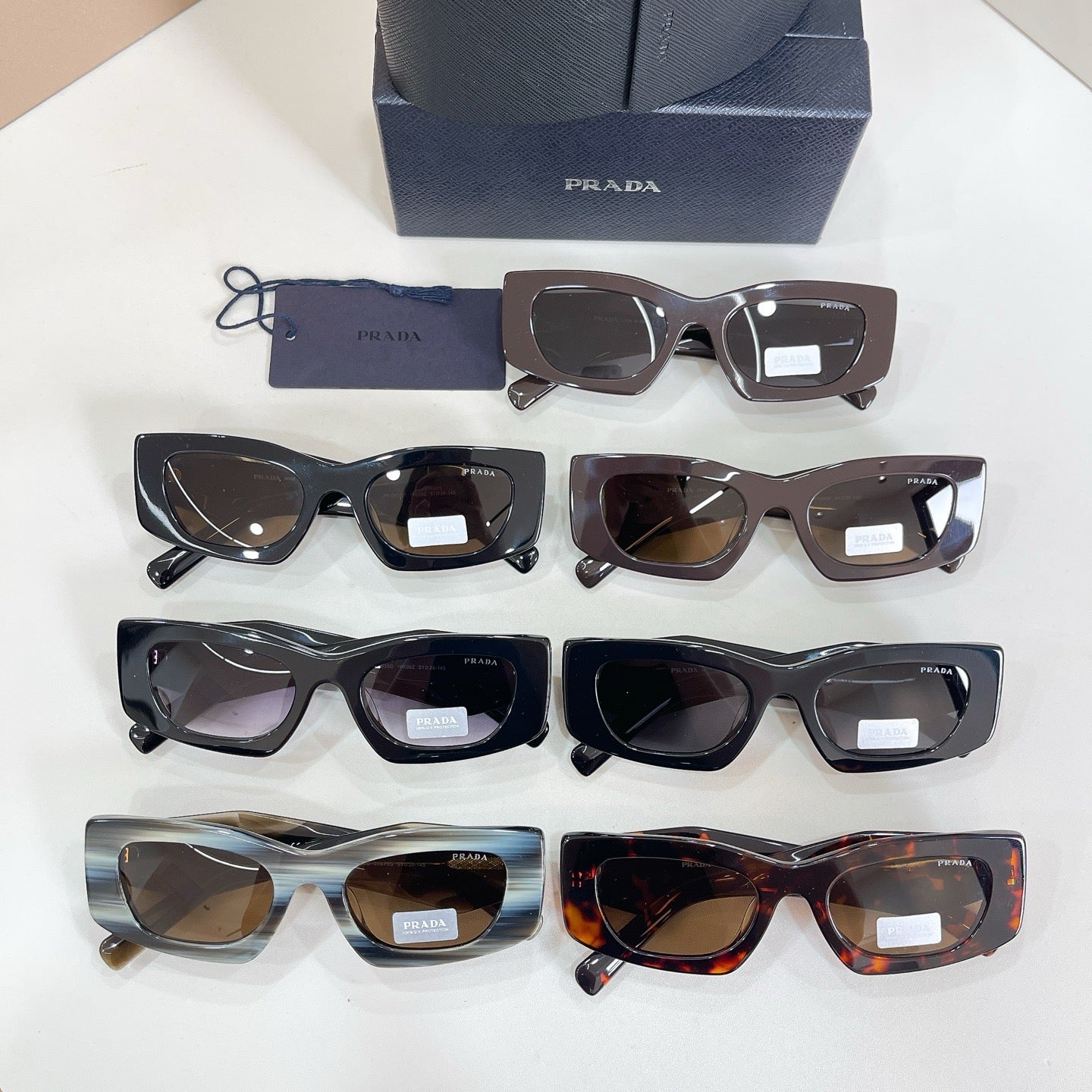 Mehrfarbige Sonnenbrille