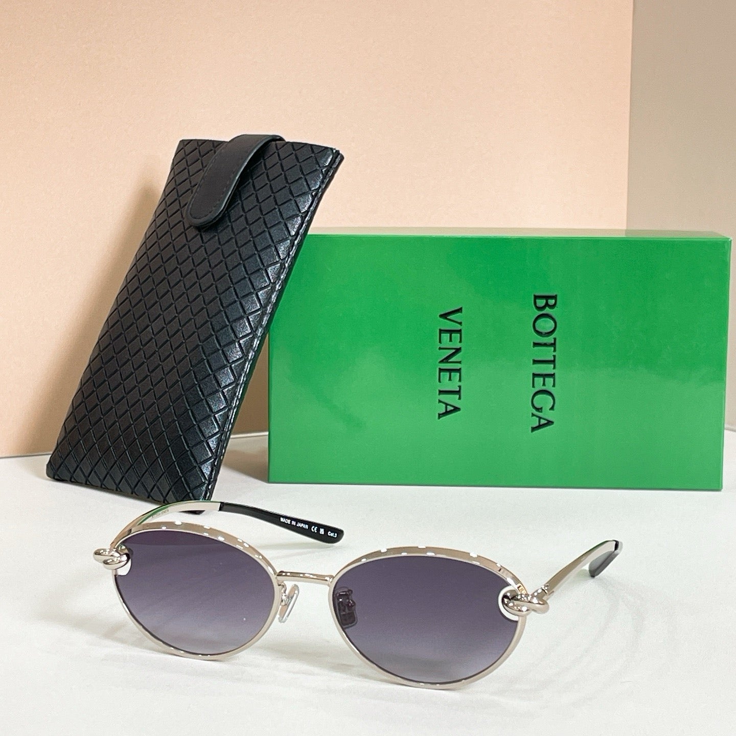 Mehrfarbige Sonnenbrille