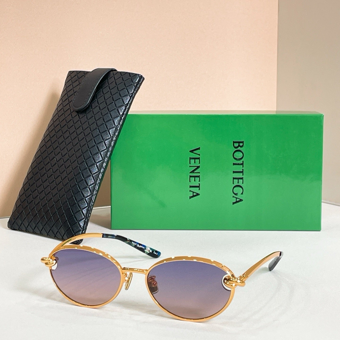 Mehrfarbige Sonnenbrille