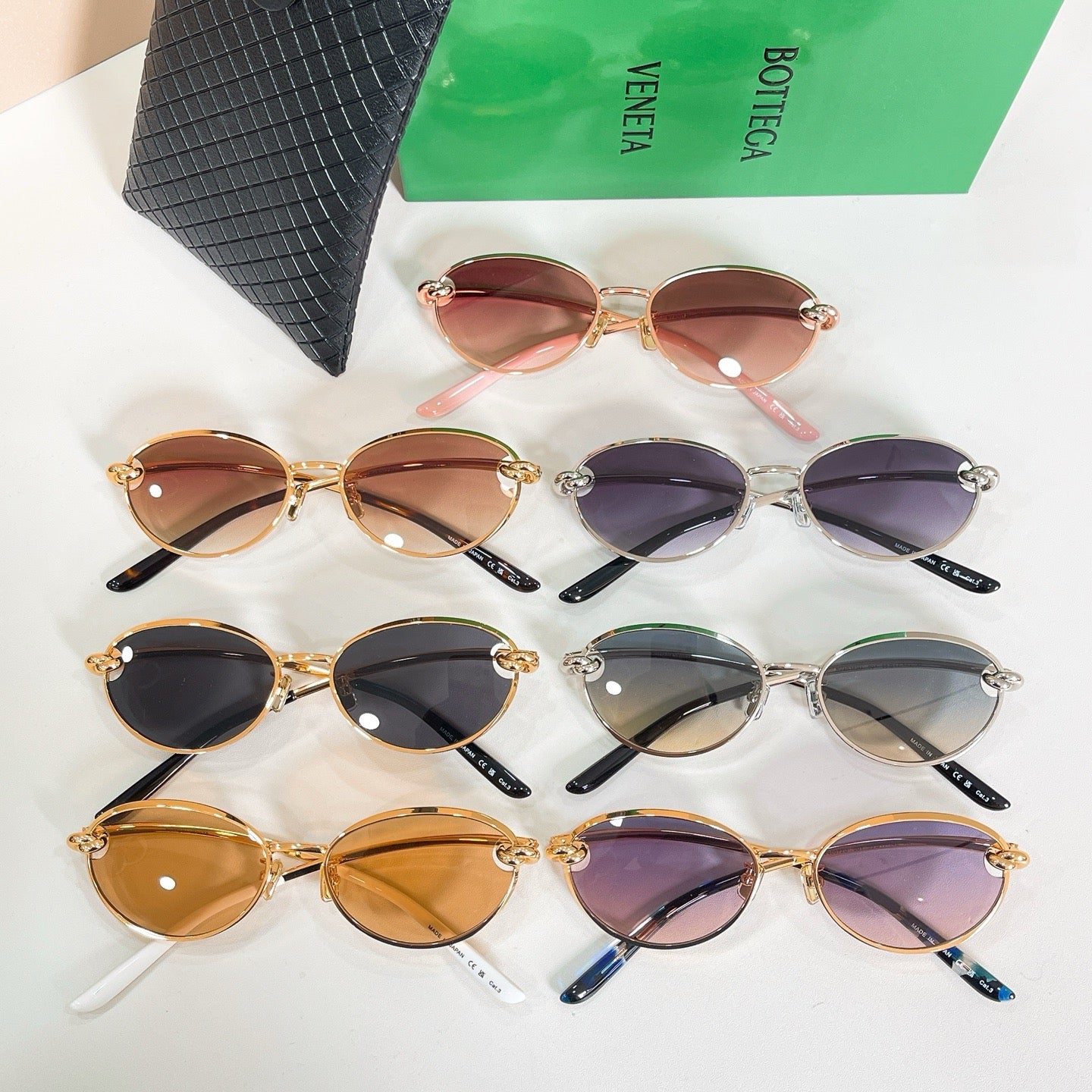 Mehrfarbige Sonnenbrille
