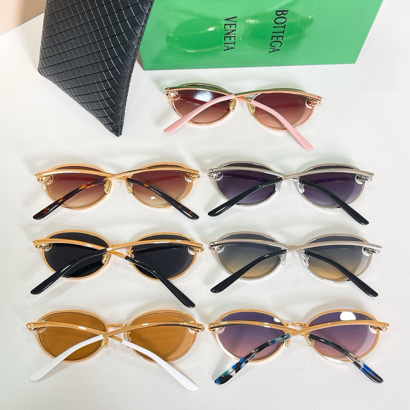 Mehrfarbige Sonnenbrille