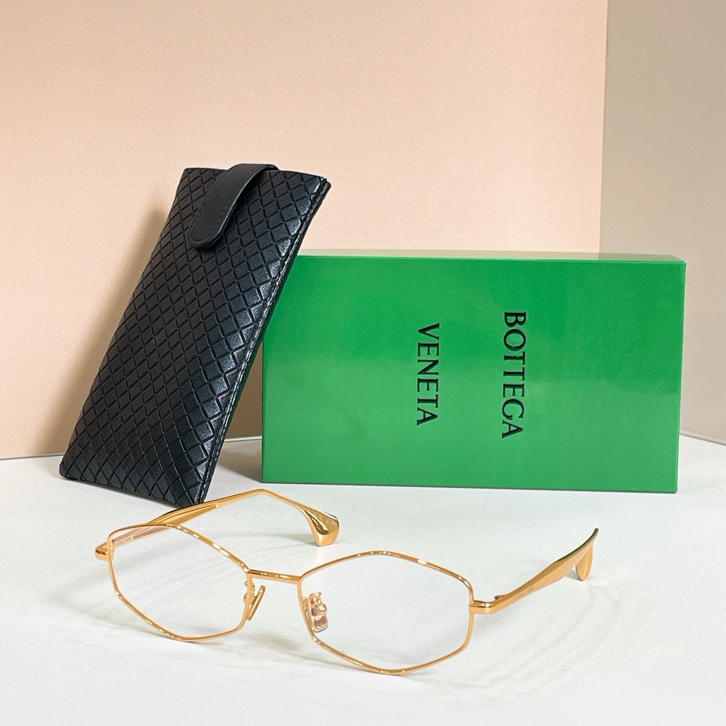 Mehrfarbige Sonnenbrille