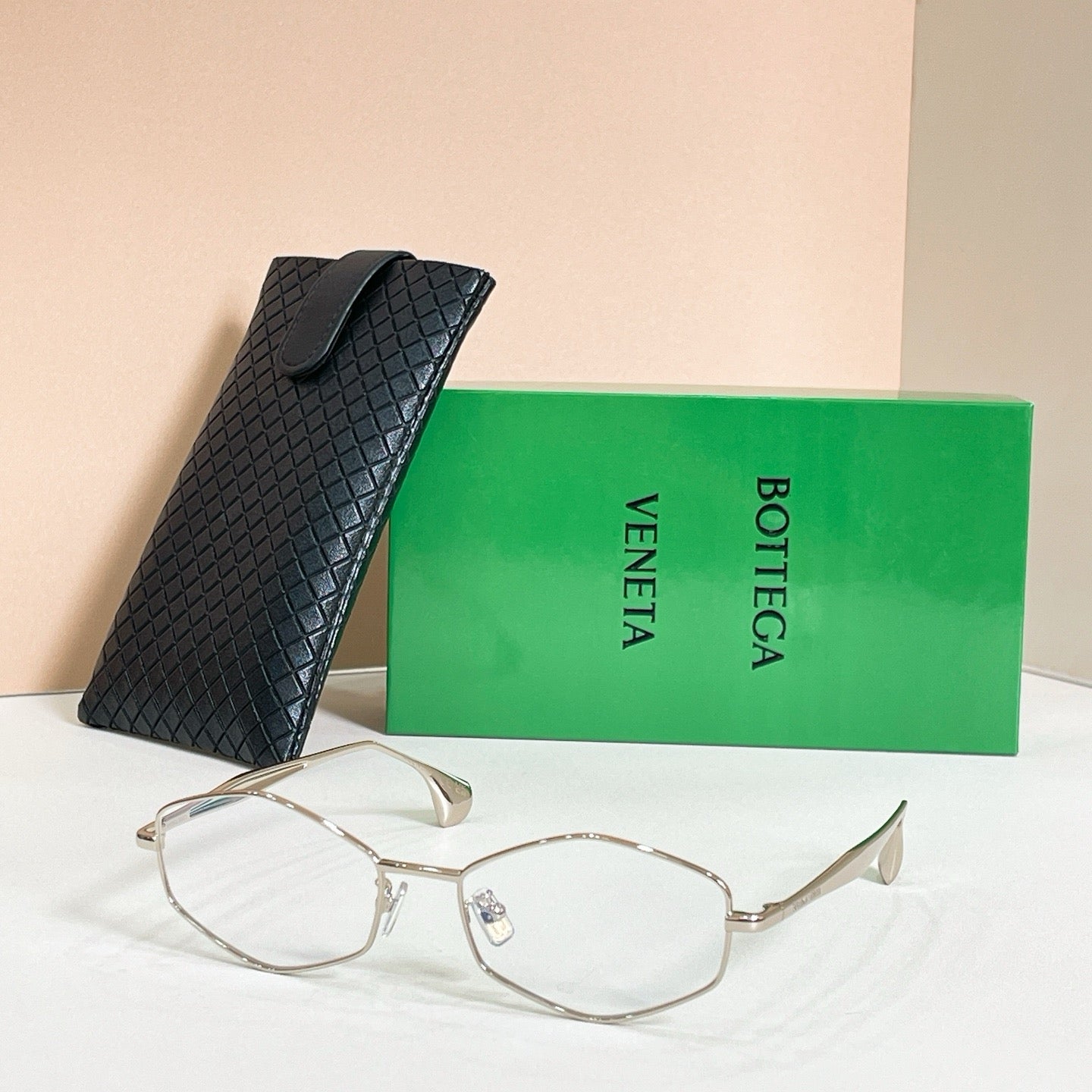 Mehrfarbige Sonnenbrille