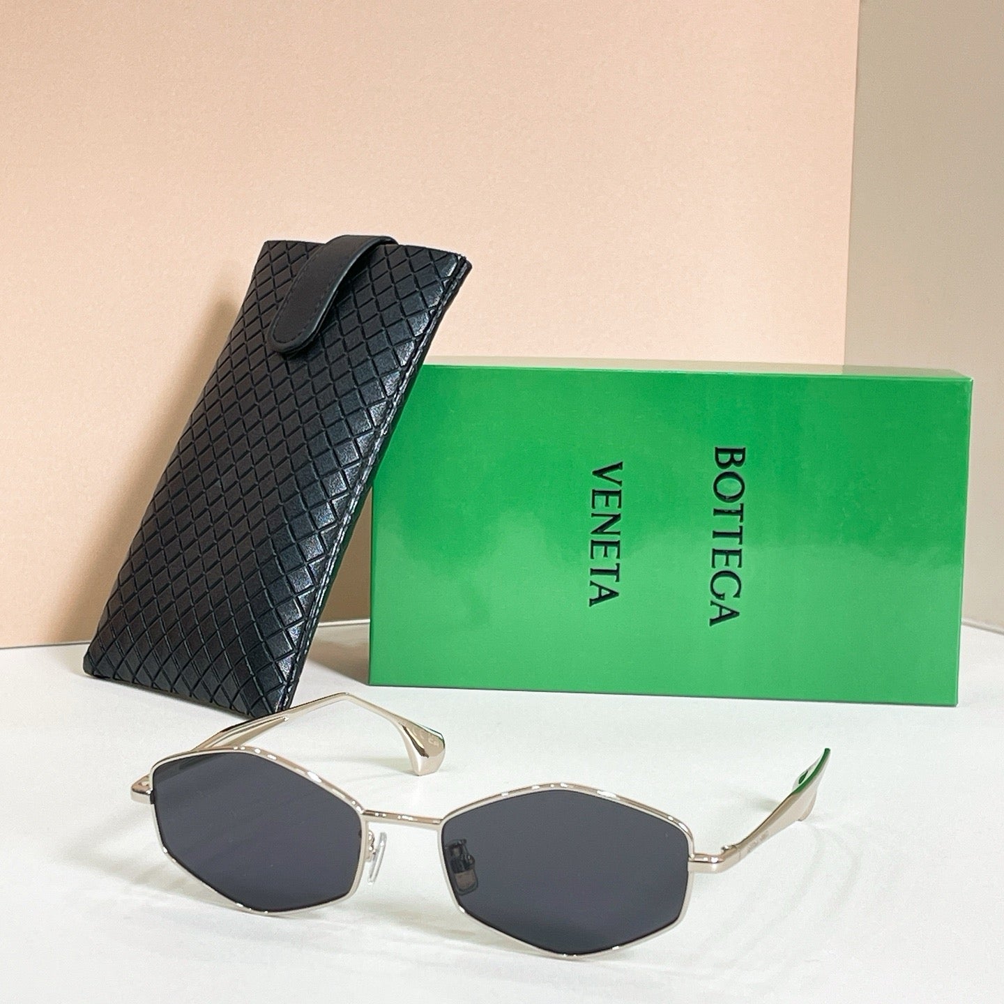Mehrfarbige Sonnenbrille