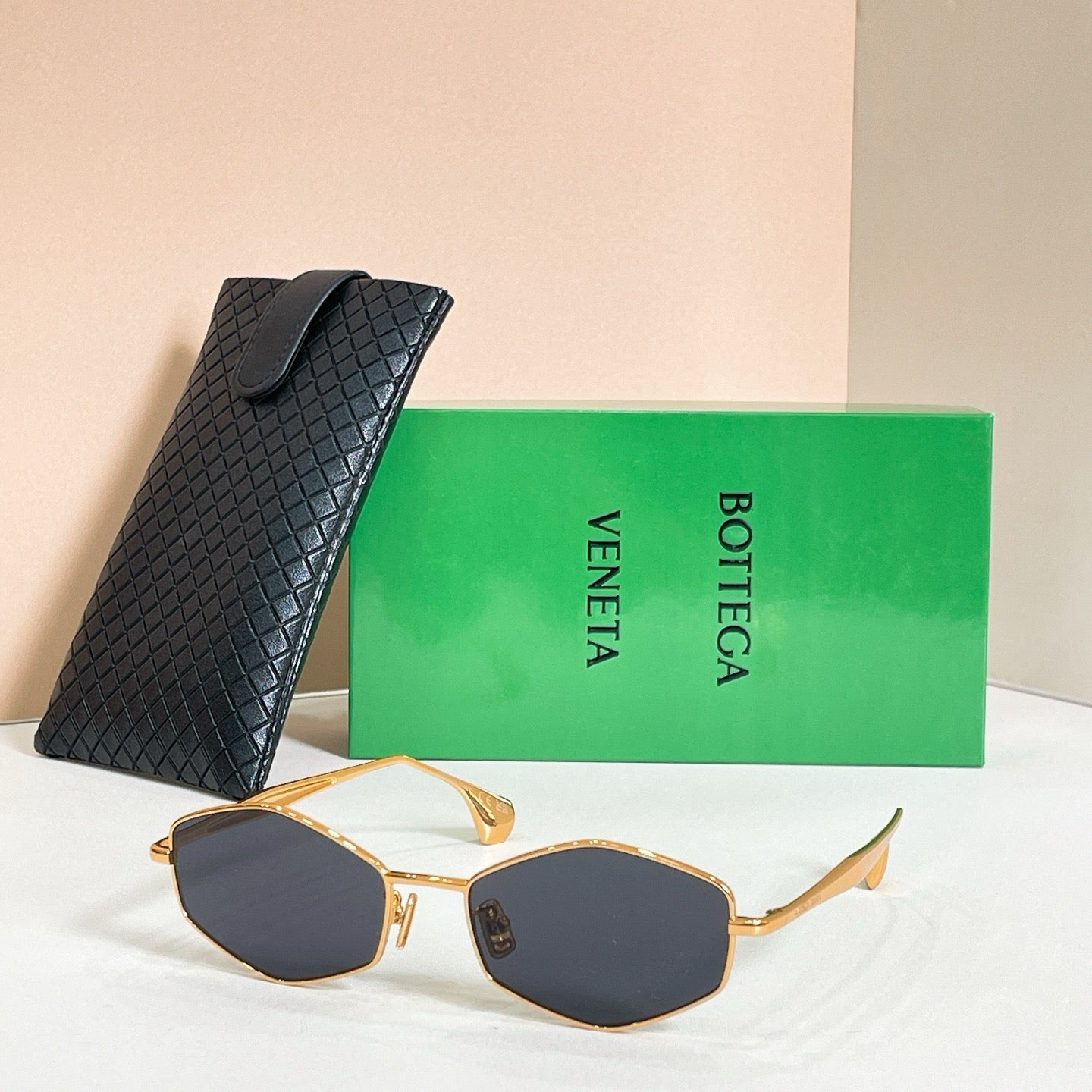 Mehrfarbige Sonnenbrille