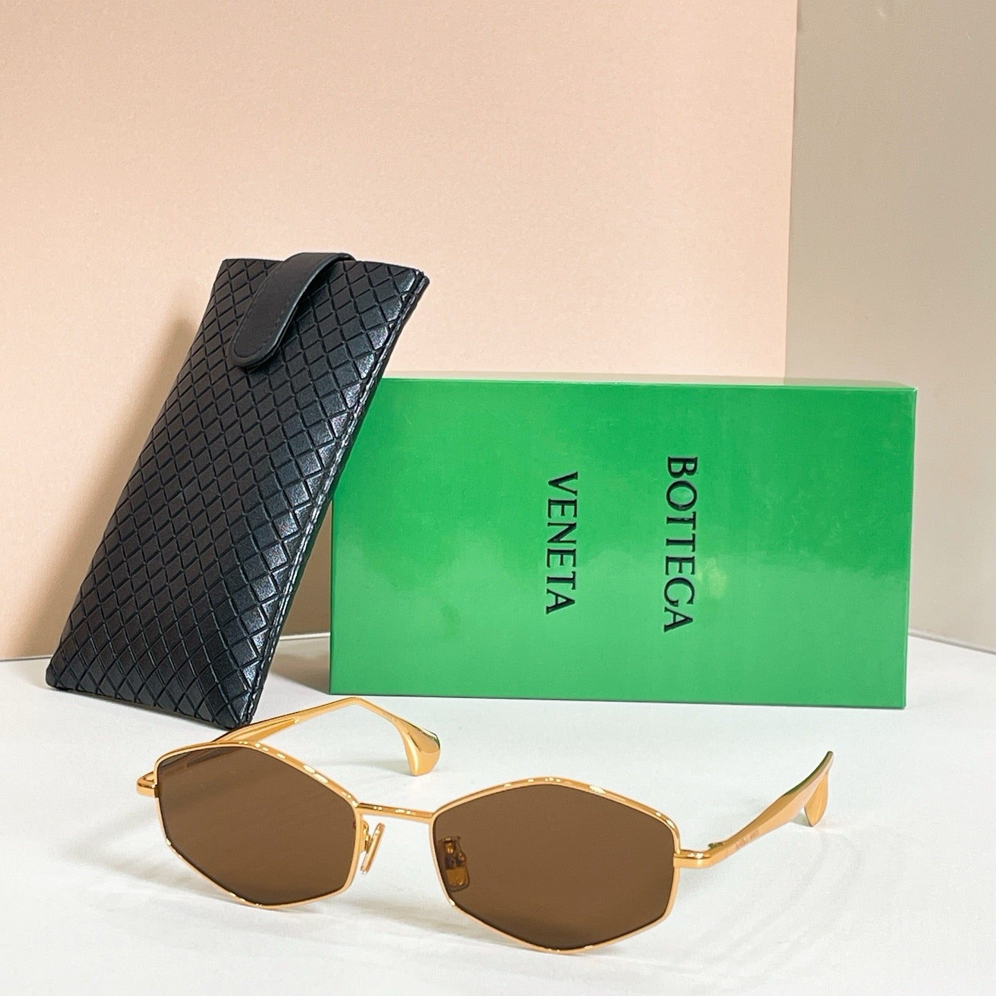 Mehrfarbige Sonnenbrille