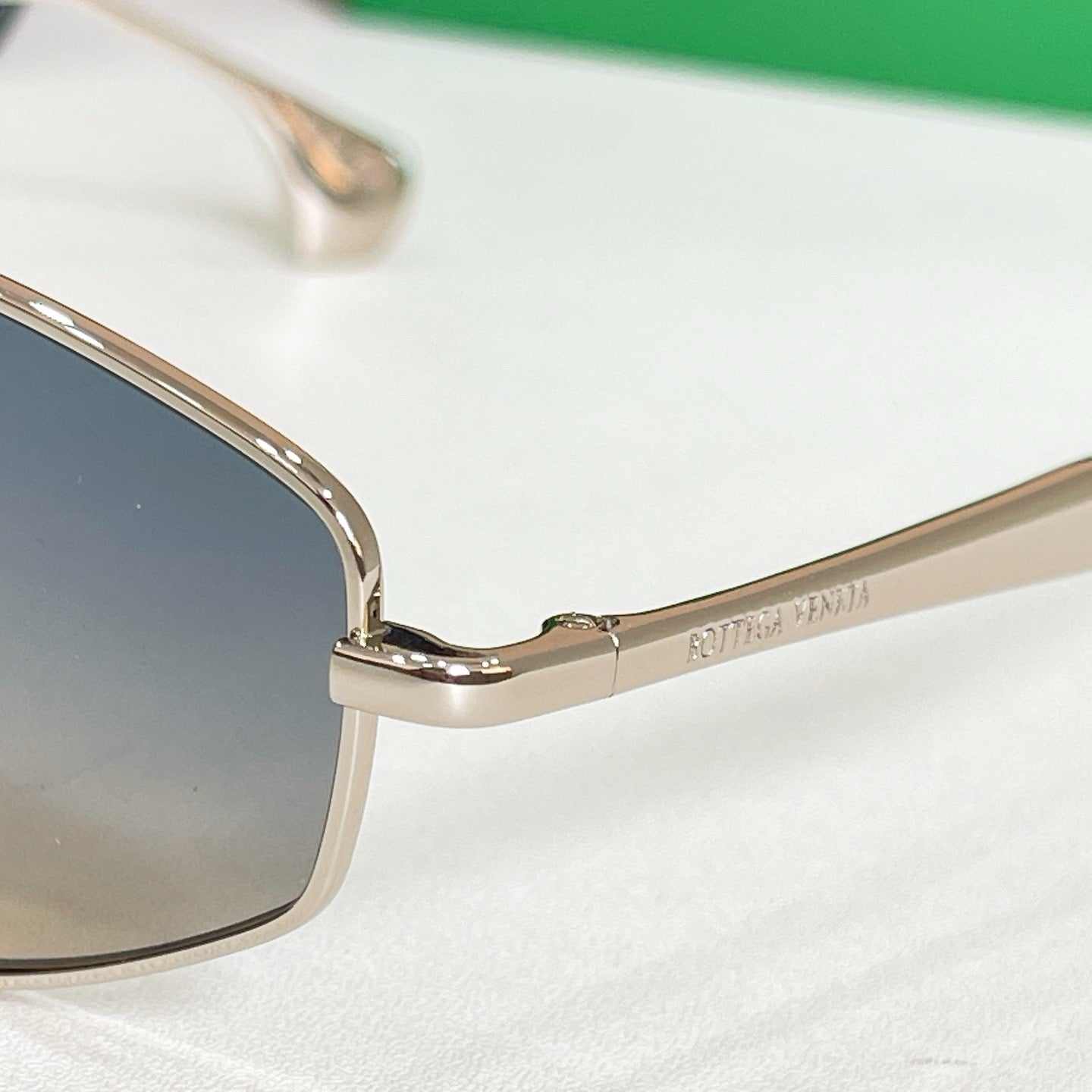 Mehrfarbige Sonnenbrille