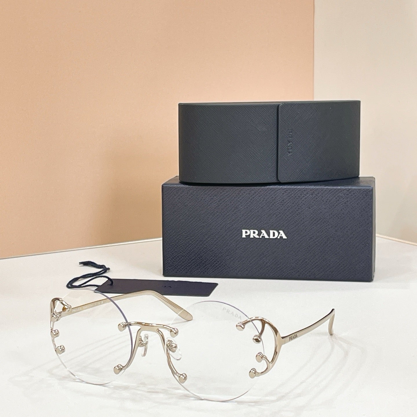 Mehrfarbige Sonnenbrille