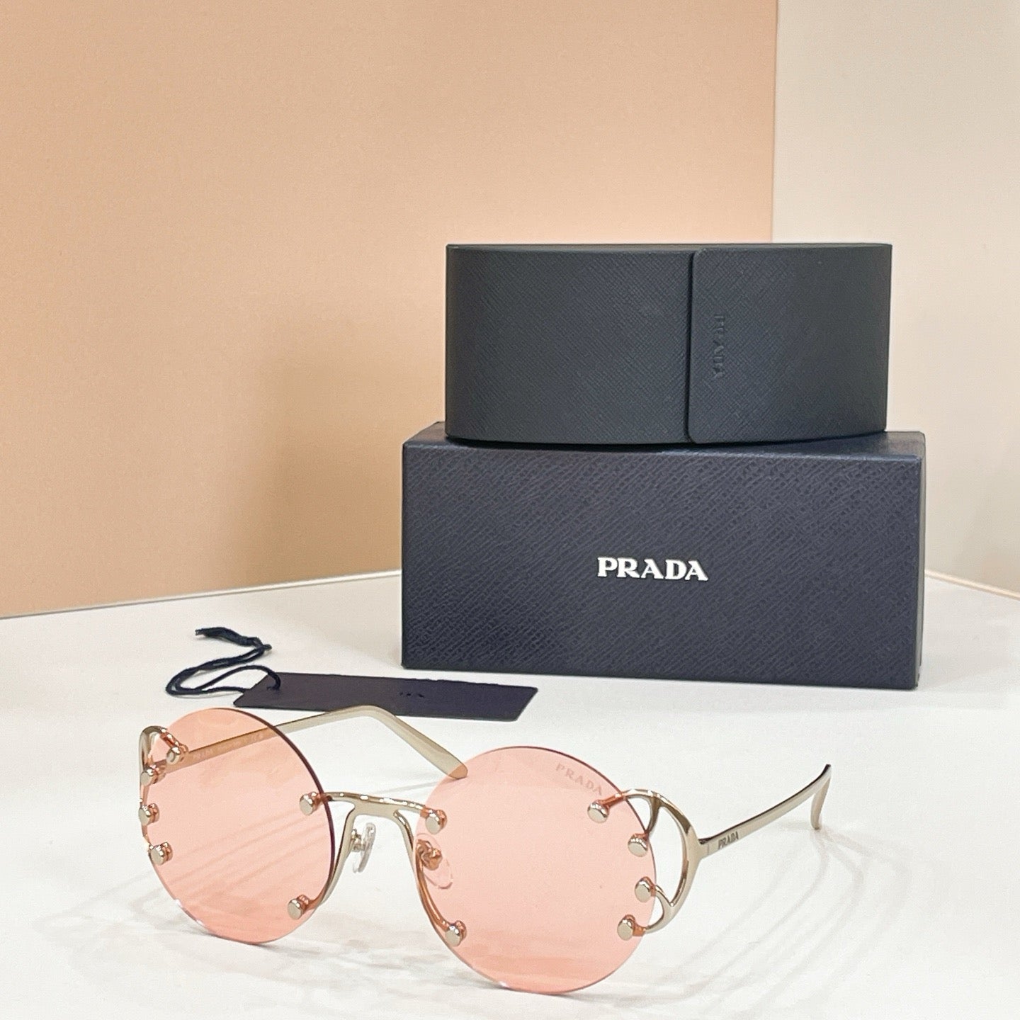 Mehrfarbige Sonnenbrille