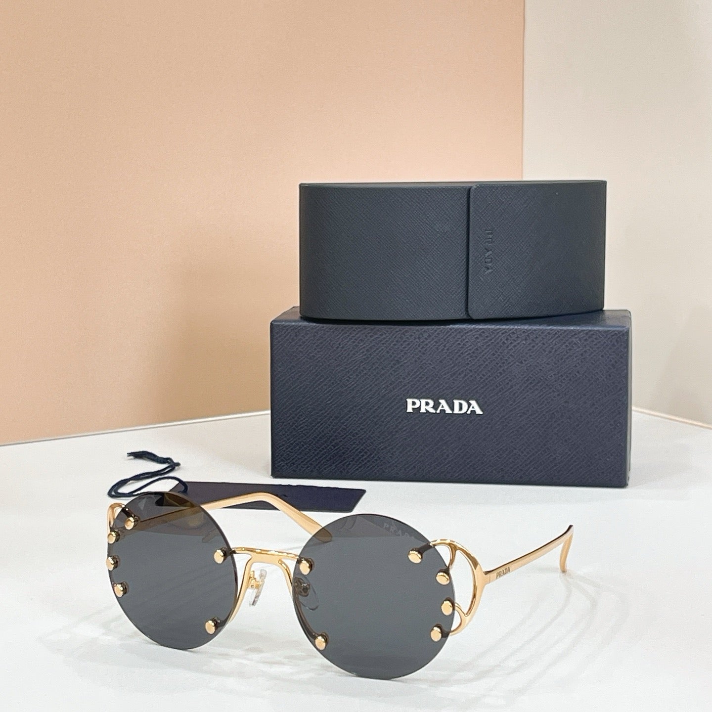 Mehrfarbige Sonnenbrille