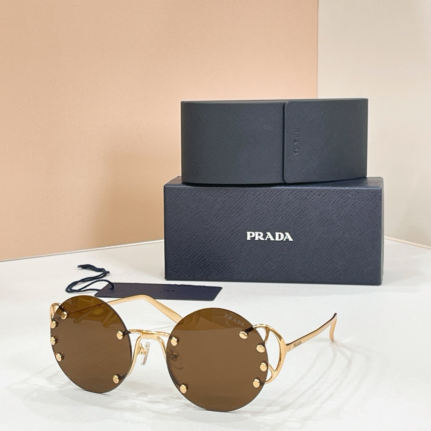 Mehrfarbige Sonnenbrille
