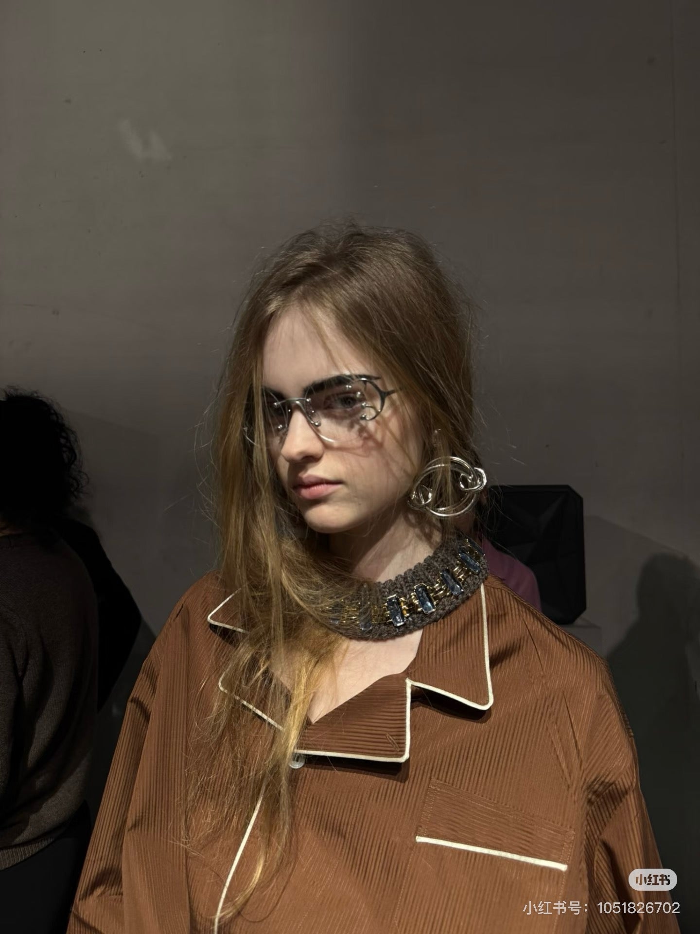 Mehrfarbige Sonnenbrille