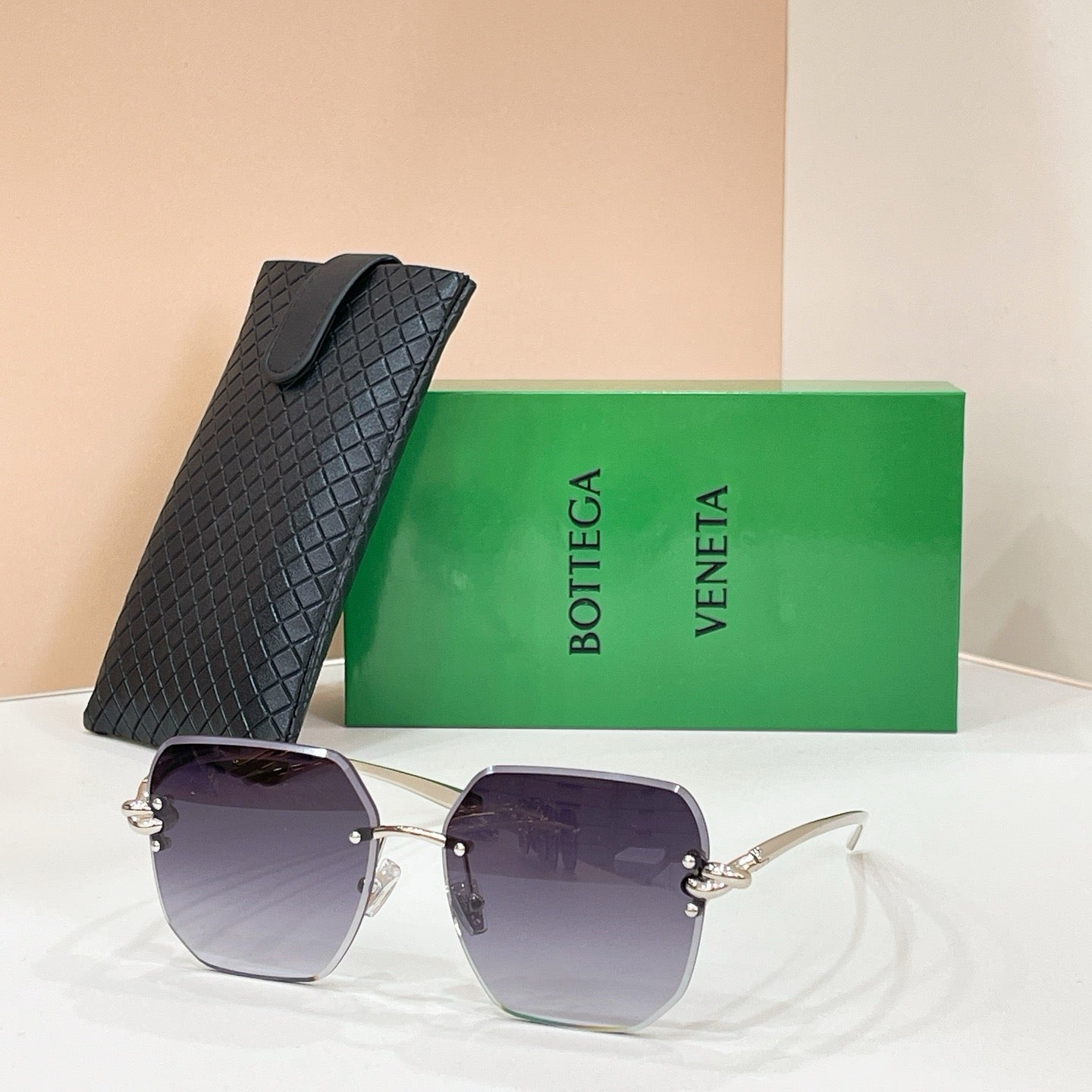 Mehrfarbige Sonnenbrille