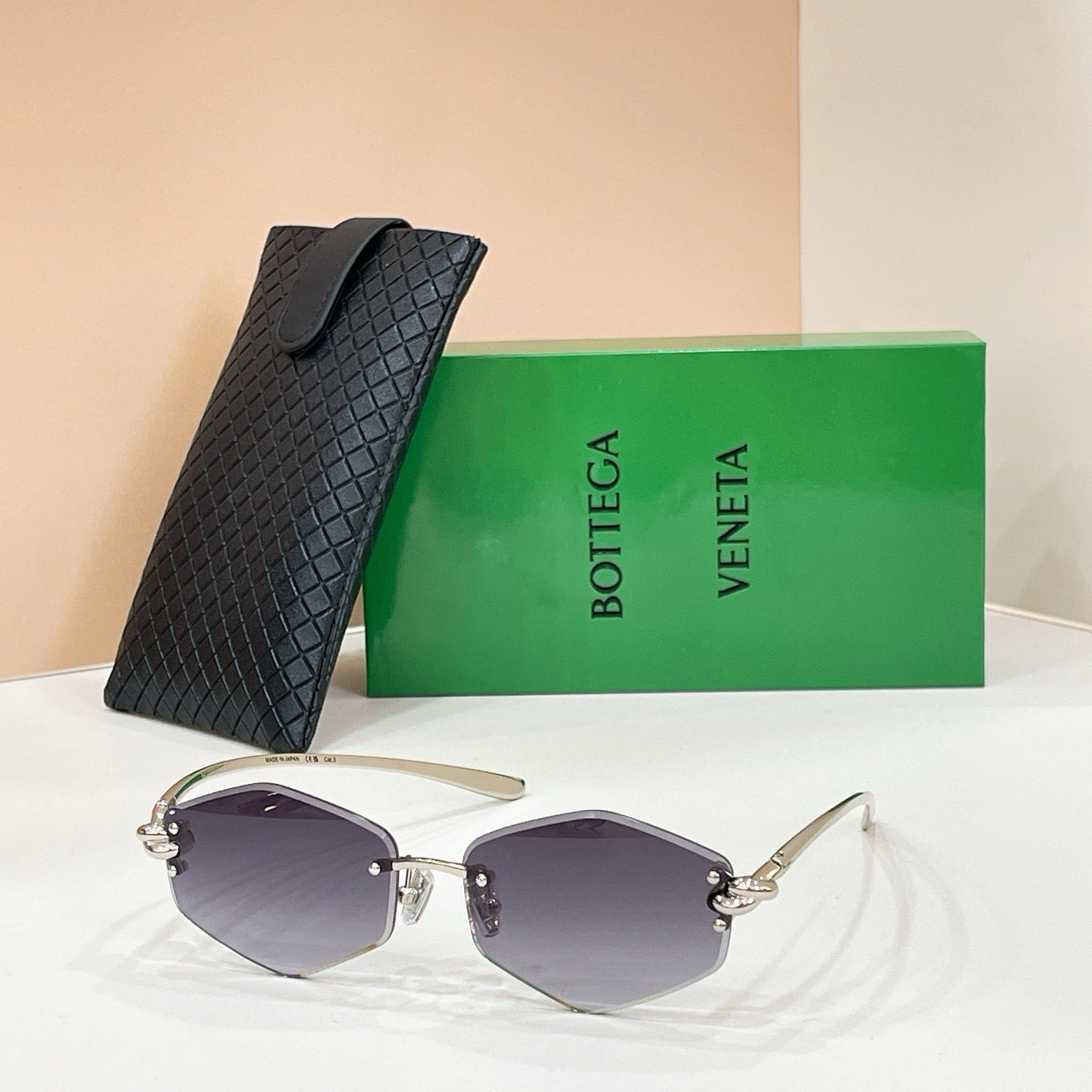Mehrfarbige Sonnenbrille