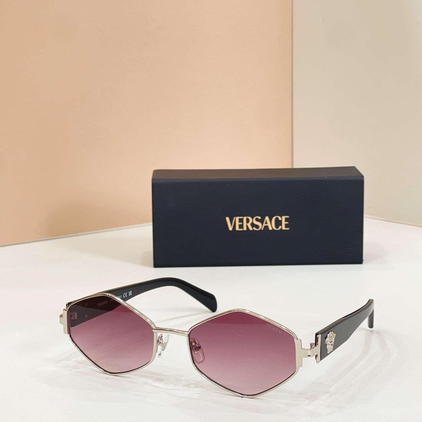 Mehrfarbige Sonnenbrille