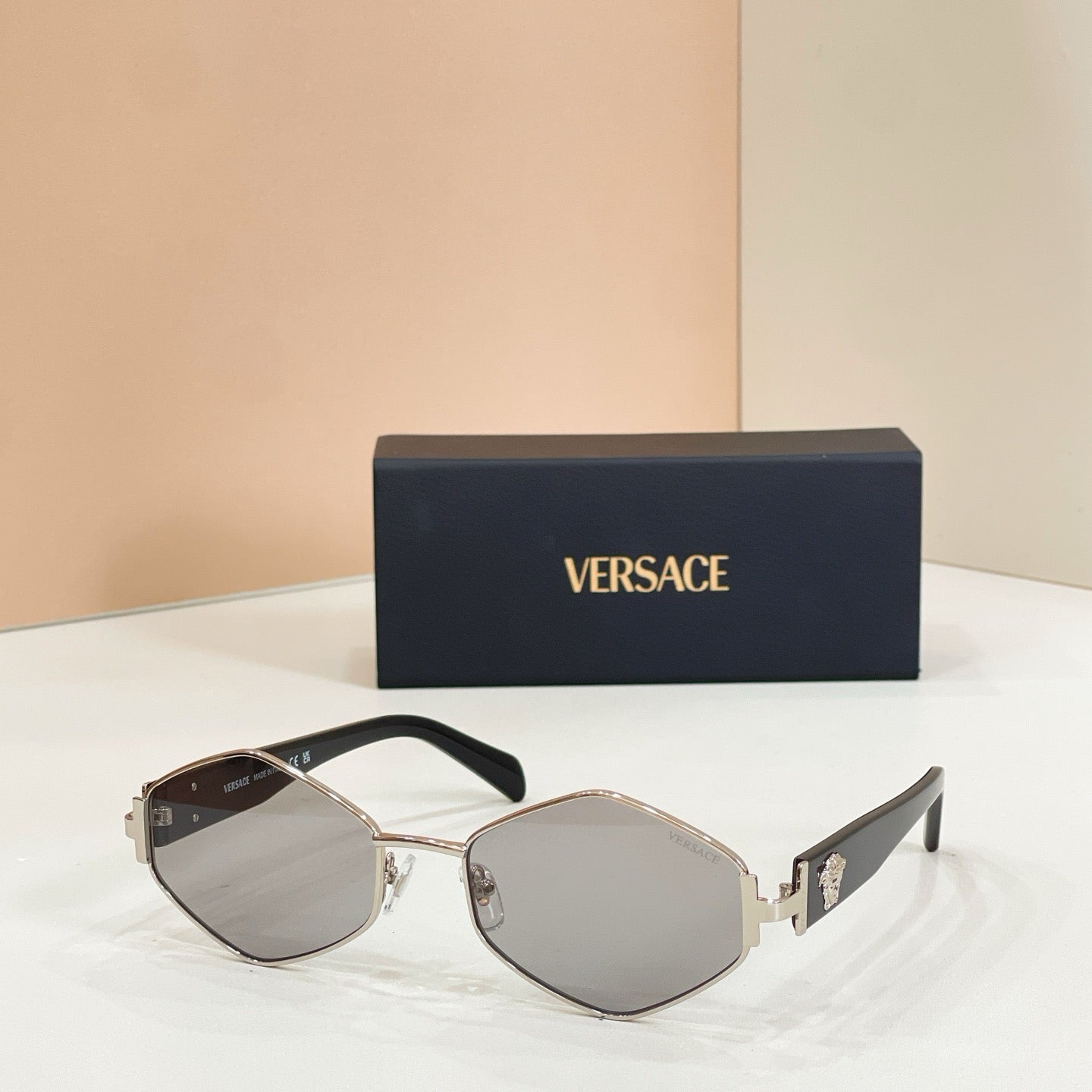 Mehrfarbige Sonnenbrille
