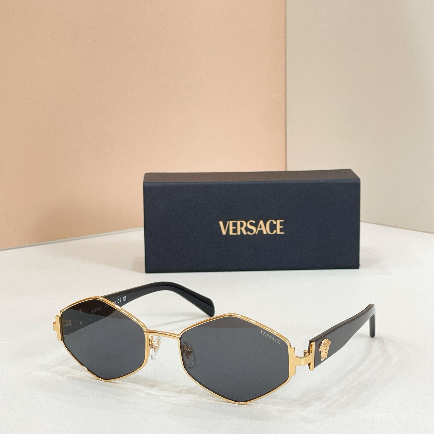 Mehrfarbige Sonnenbrille