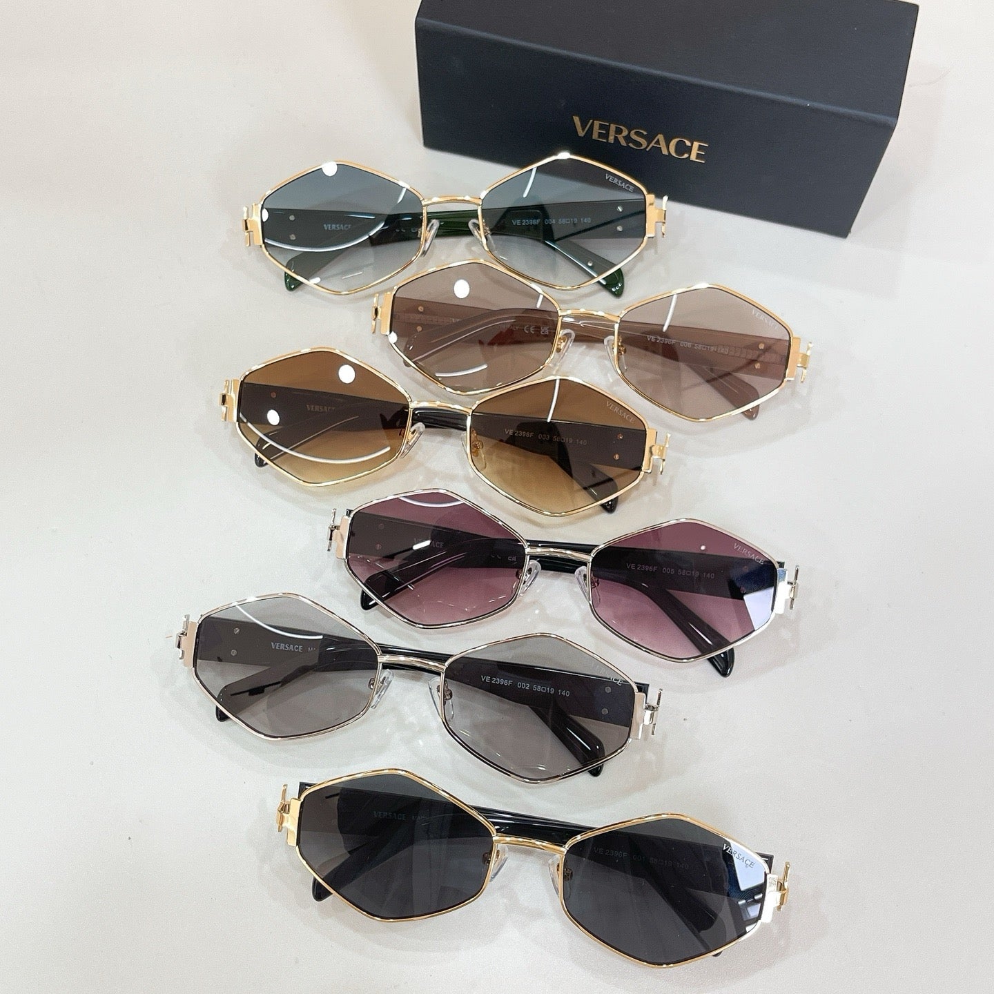 Mehrfarbige Sonnenbrille