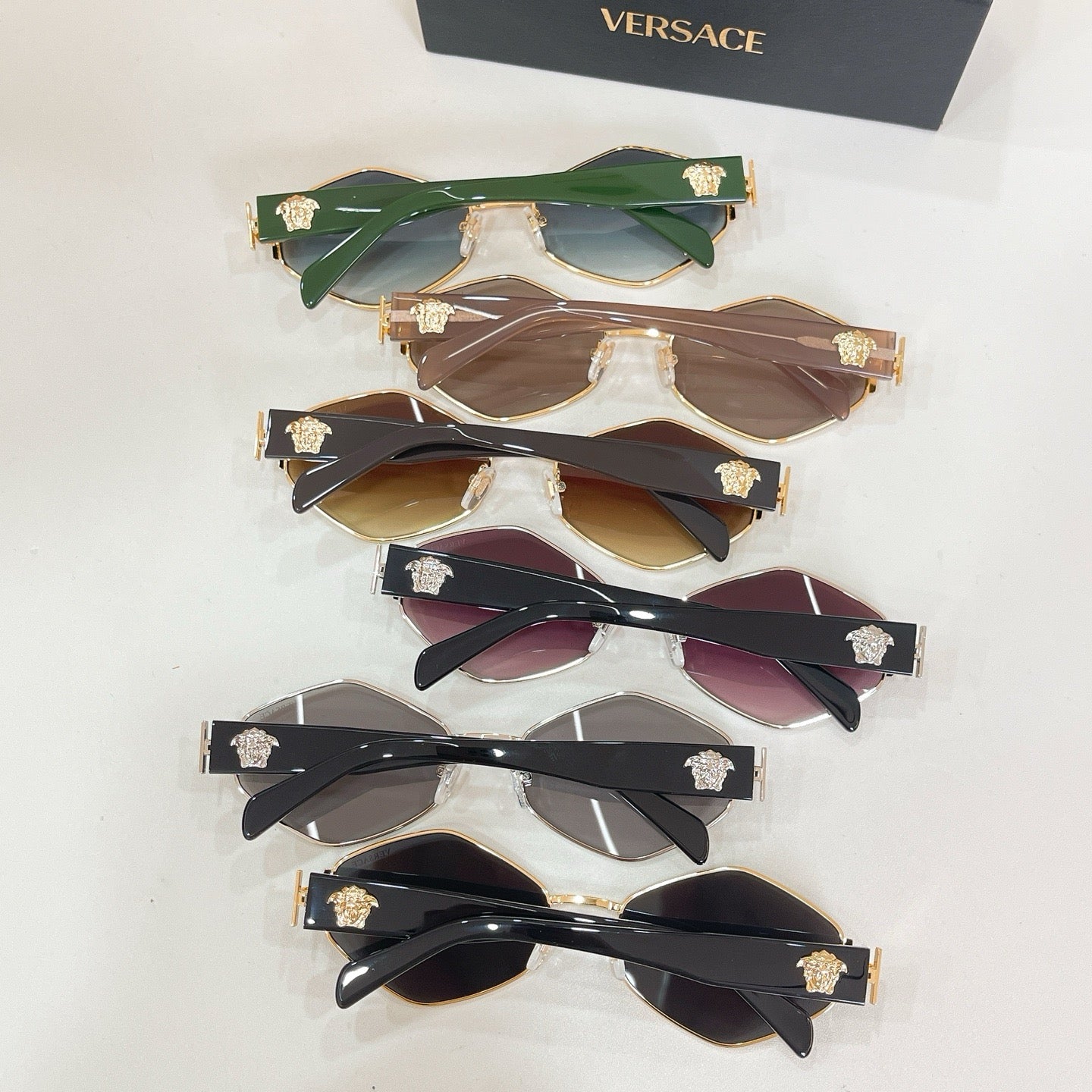 Mehrfarbige Sonnenbrille