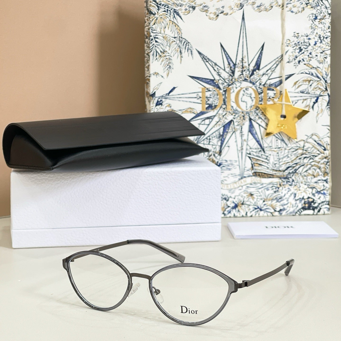 Mehrfarbige Sonnenbrille