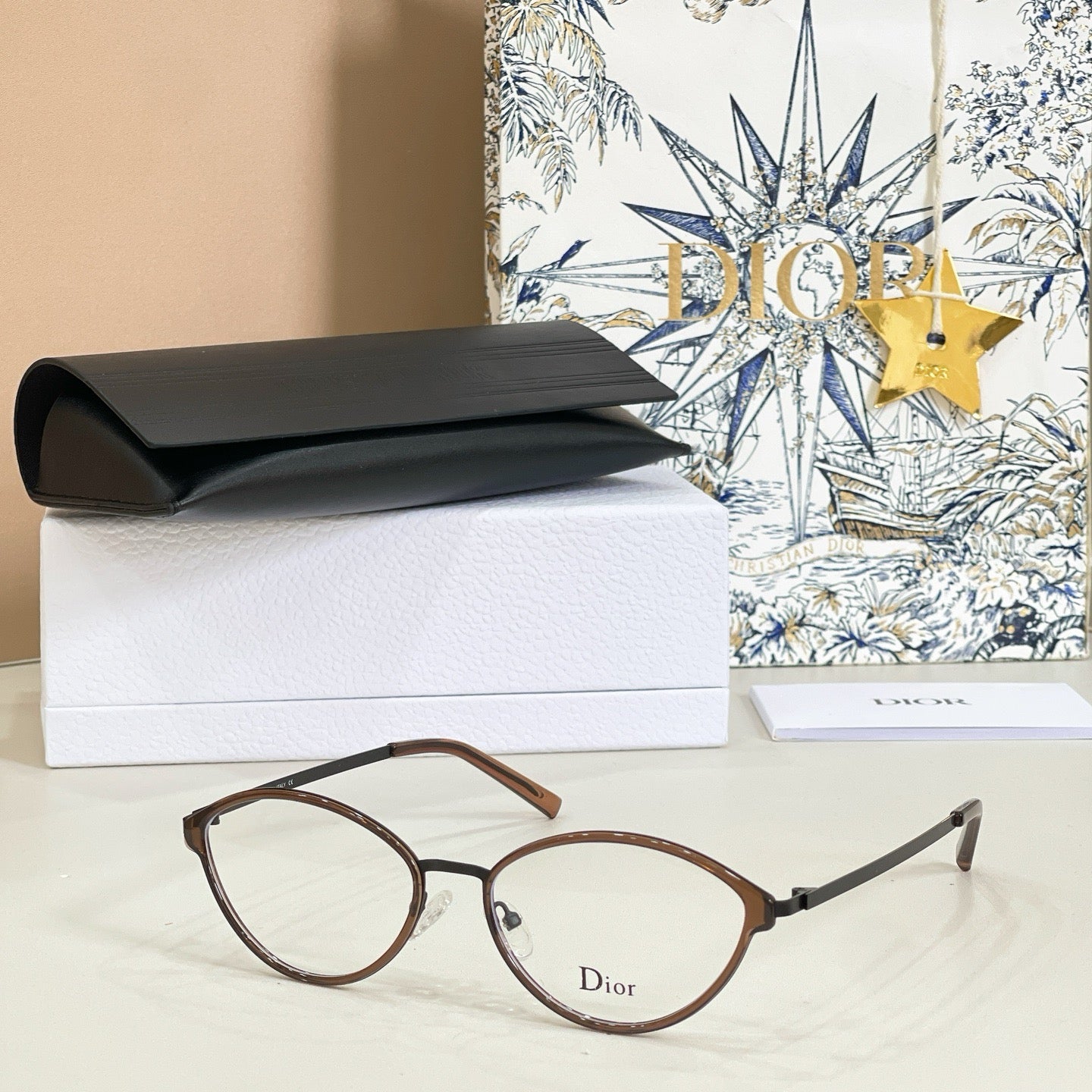 Mehrfarbige Sonnenbrille