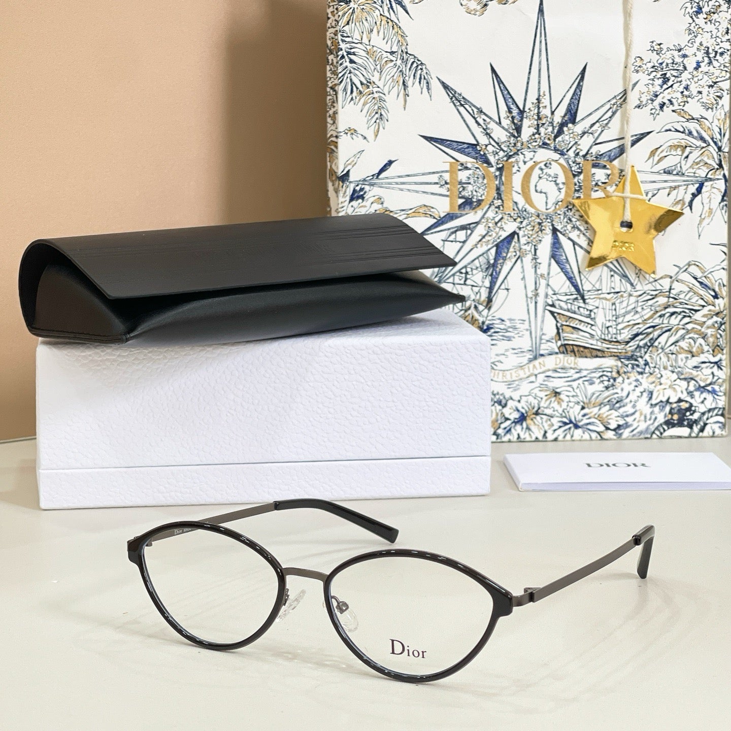 Mehrfarbige Sonnenbrille