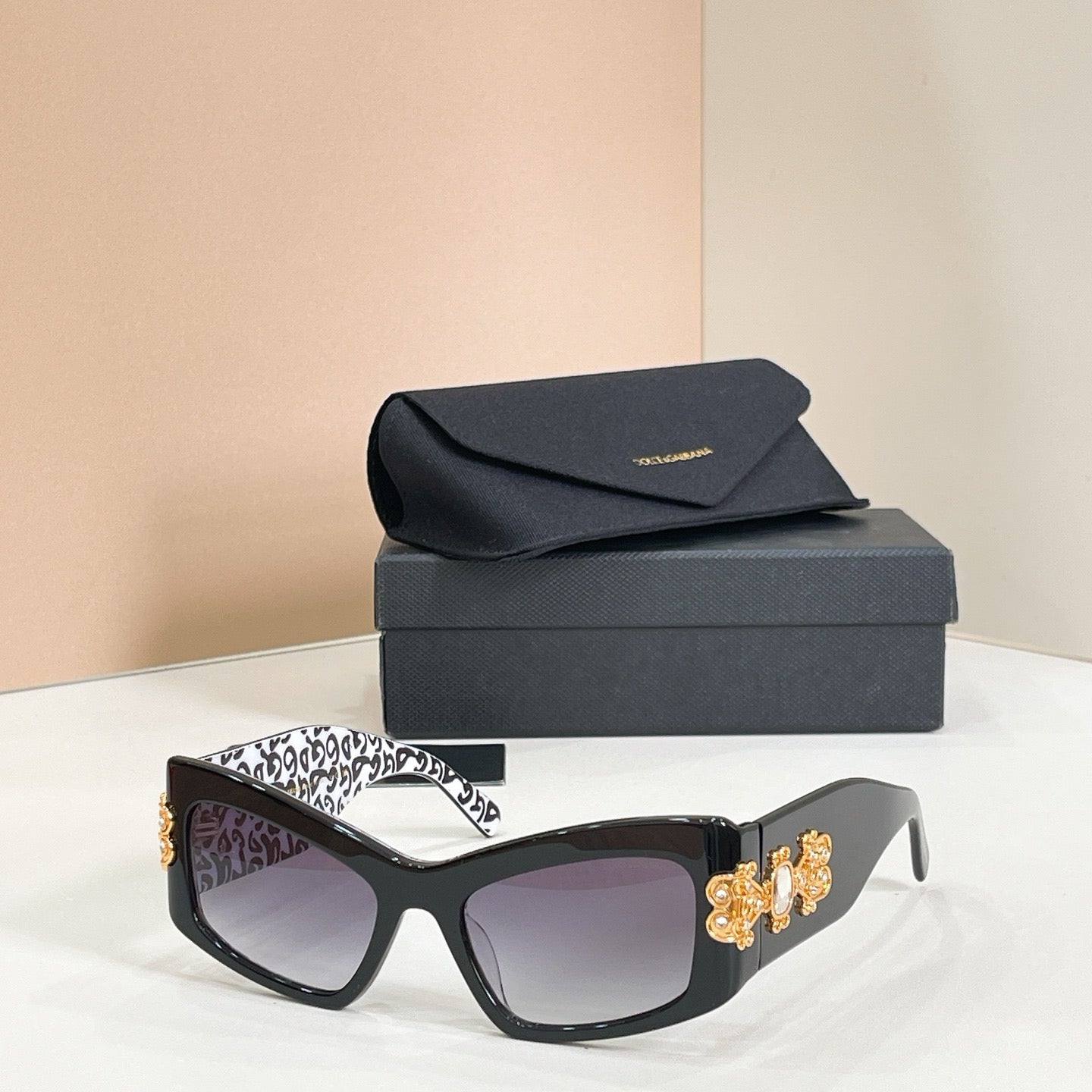 Mehrfarbige Sonnenbrille