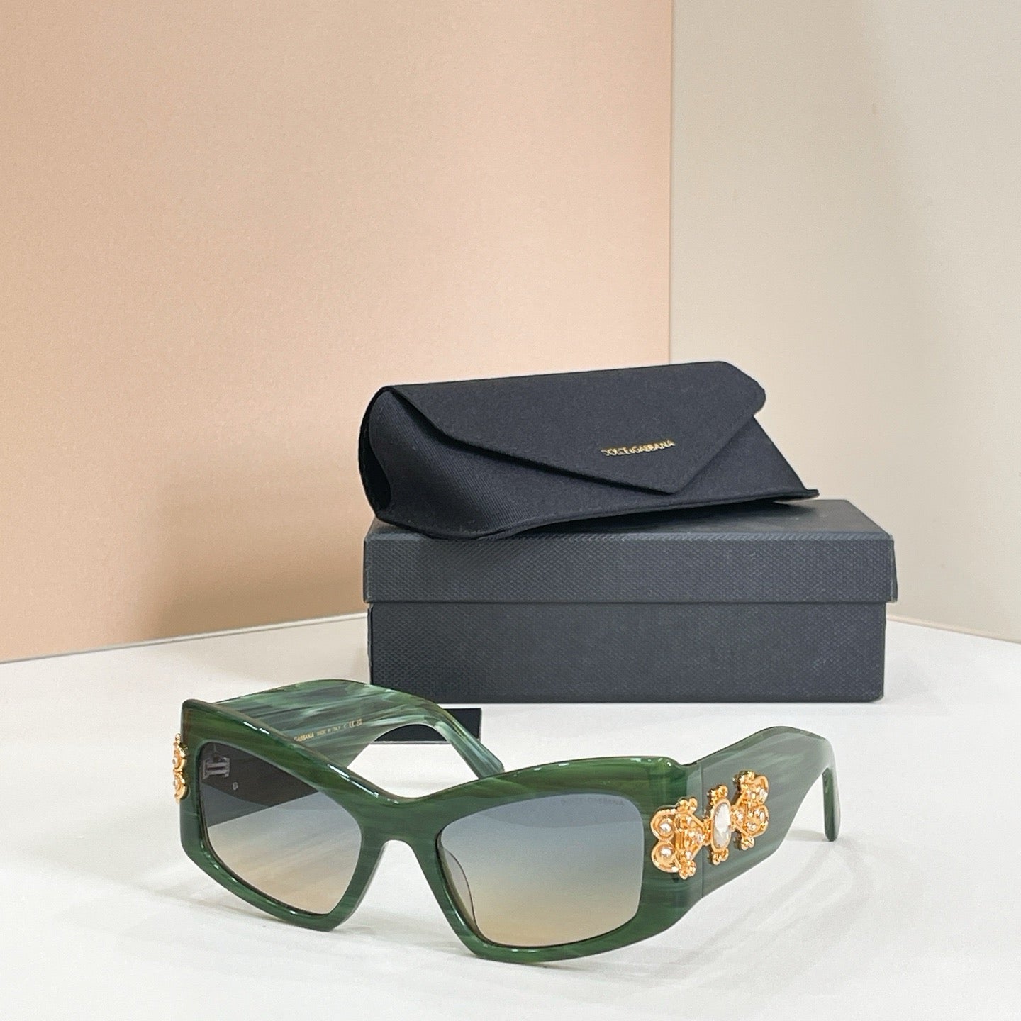 Mehrfarbige Sonnenbrille