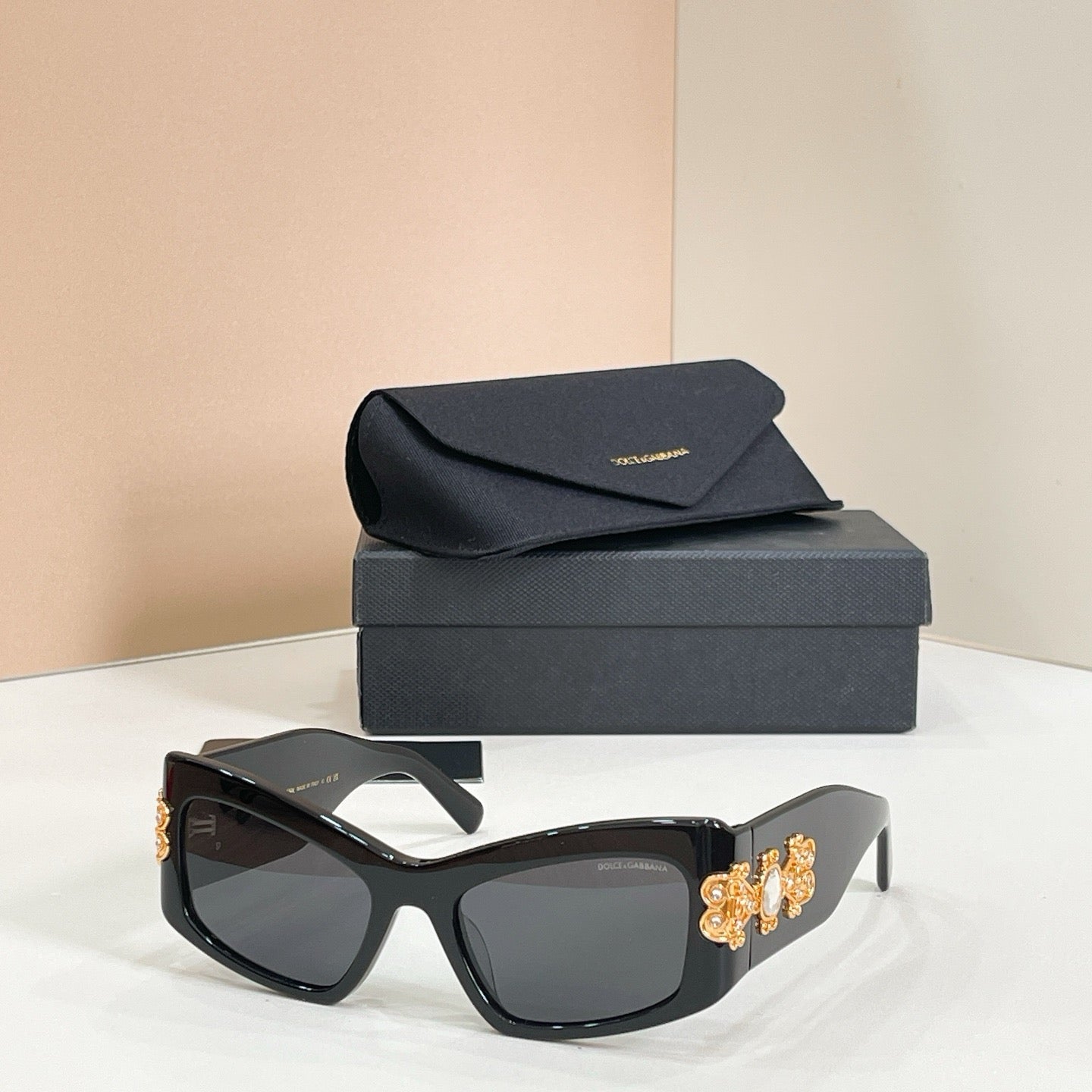 Mehrfarbige Sonnenbrille