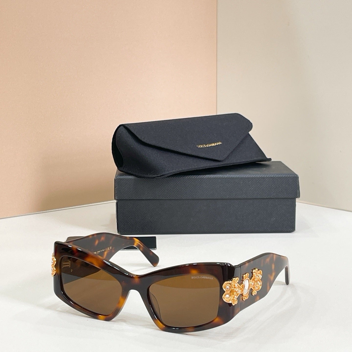 Mehrfarbige Sonnenbrille