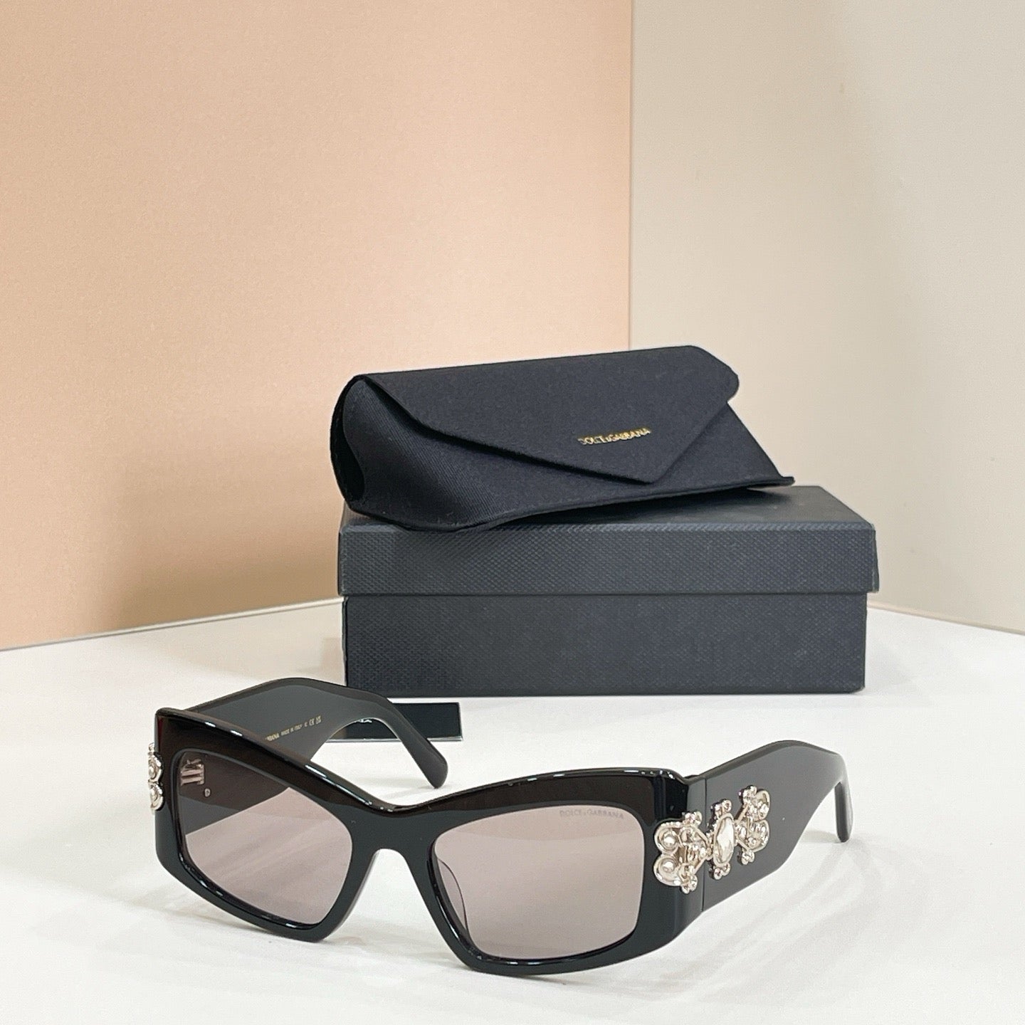 Mehrfarbige Sonnenbrille