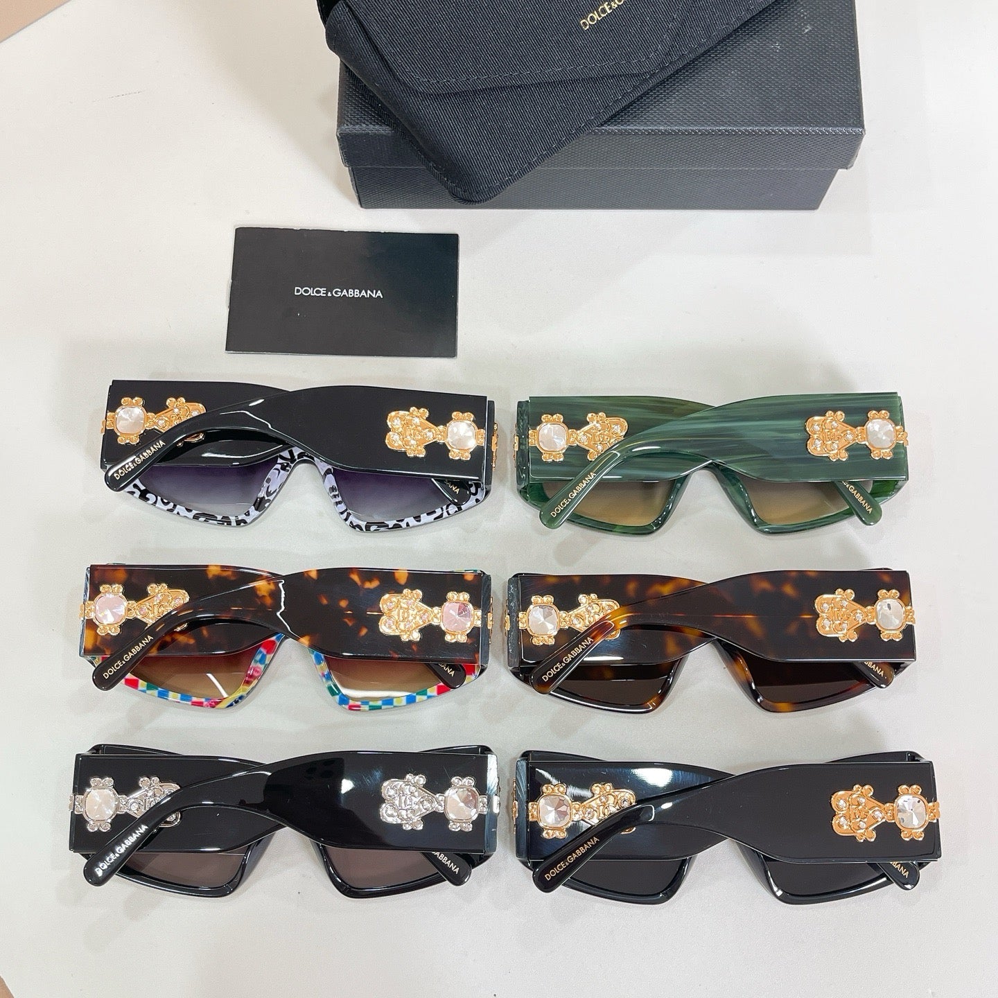 Mehrfarbige Sonnenbrille