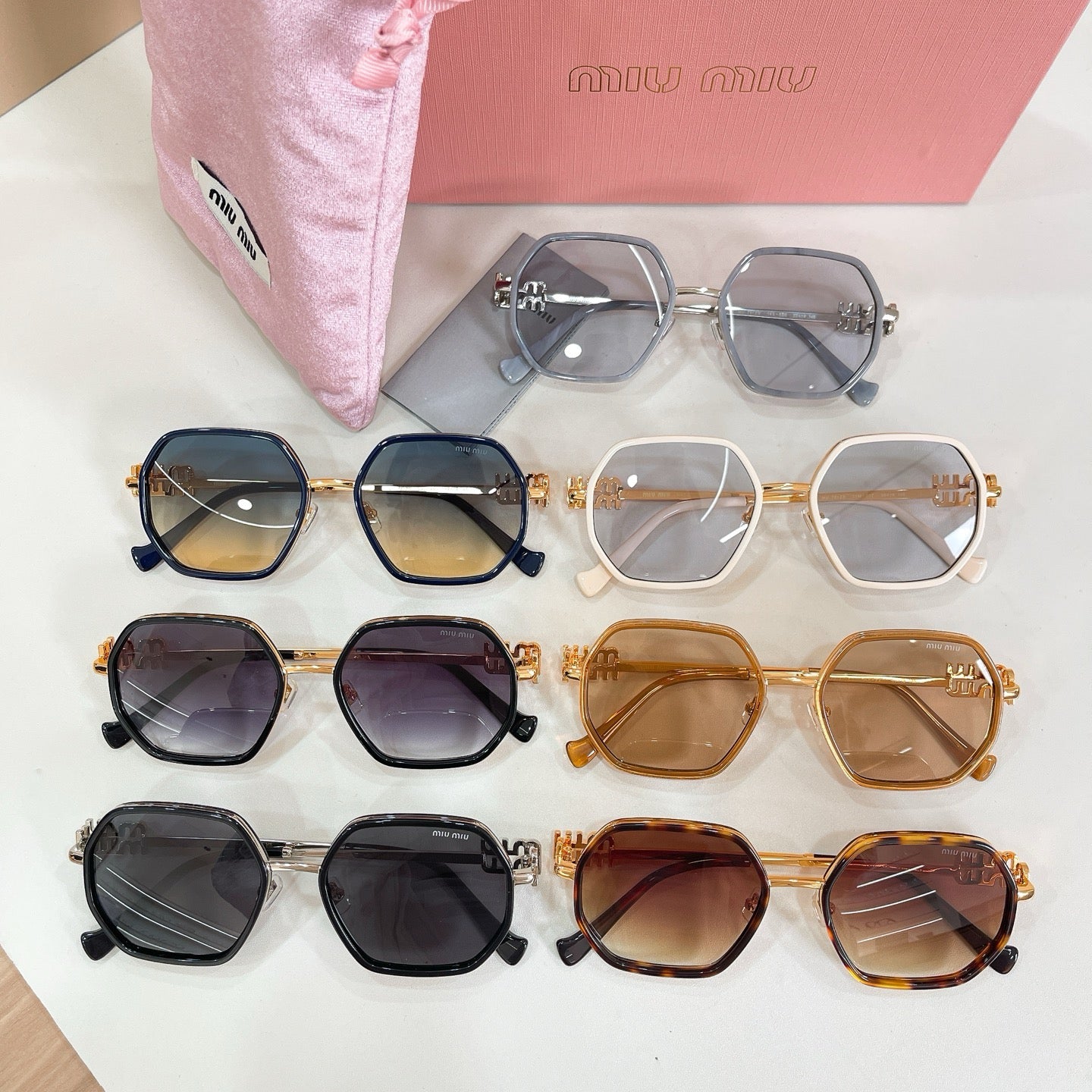 Mehrfarbige Sonnenbrille