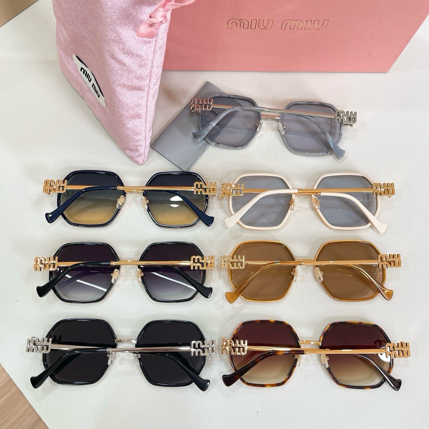 Mehrfarbige Sonnenbrille