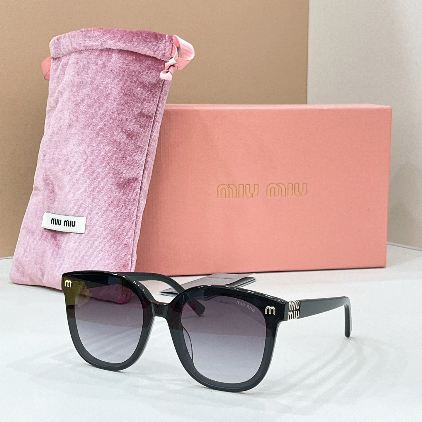 Mehrfarbige Sonnenbrille