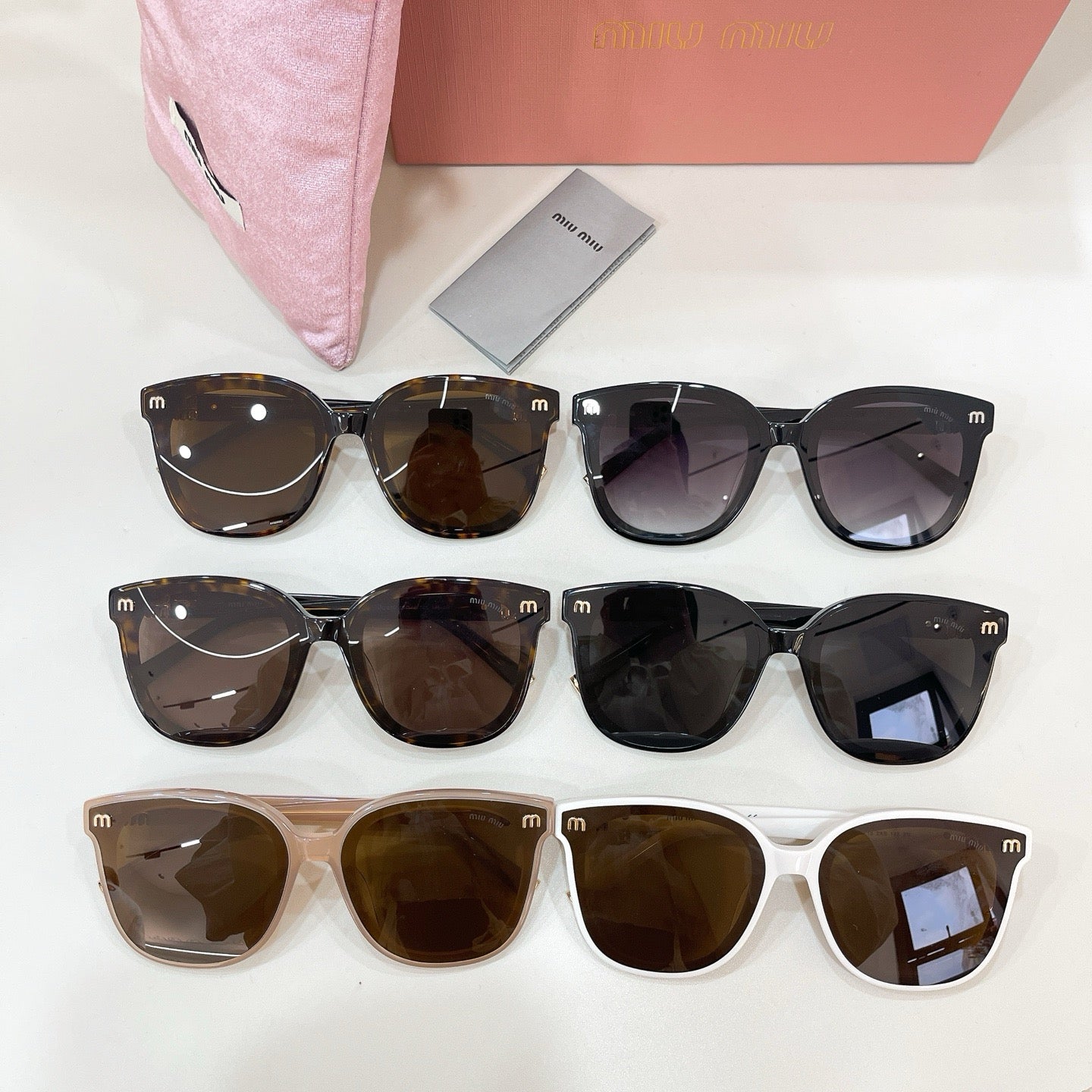 Mehrfarbige Sonnenbrille
